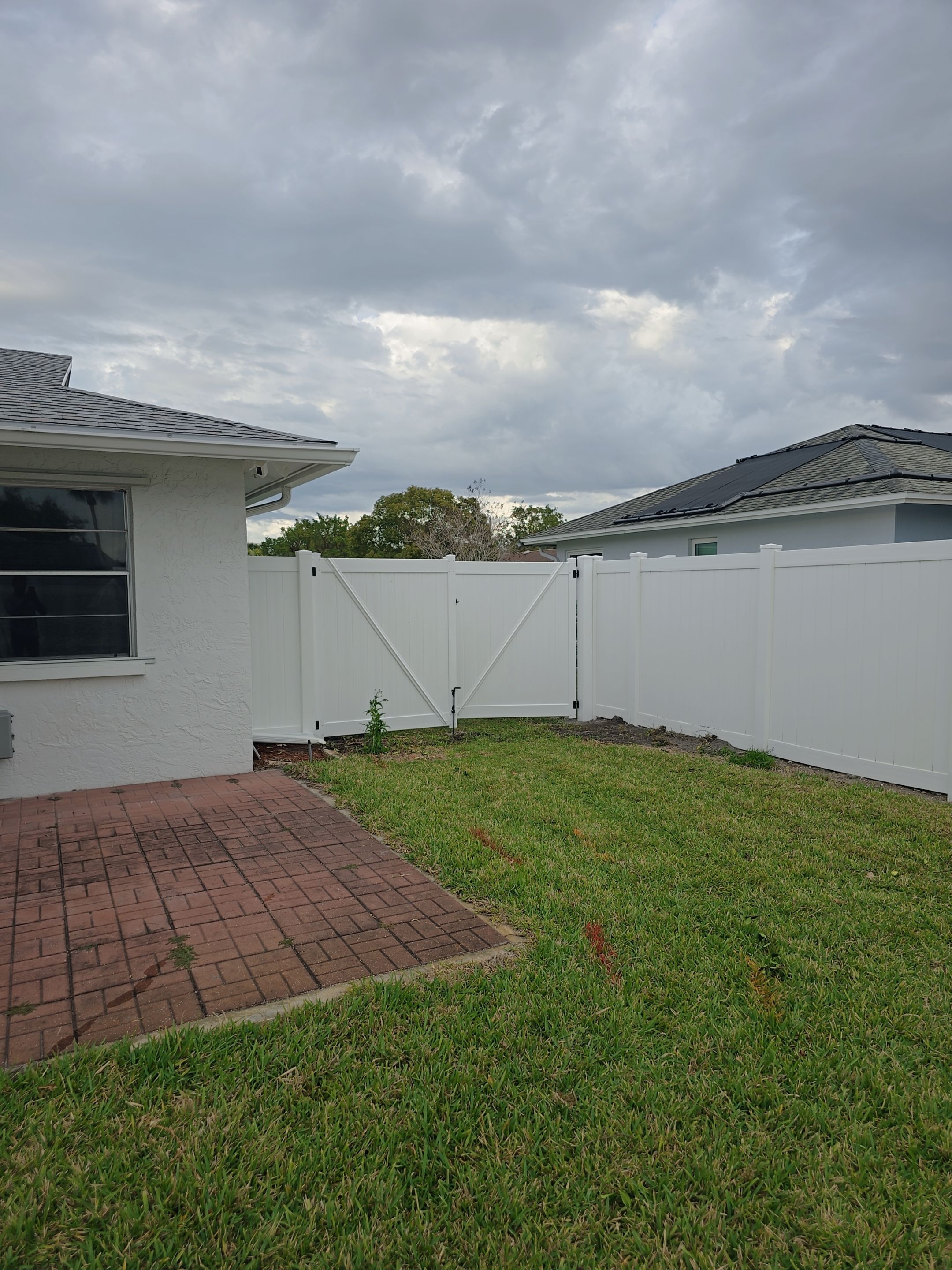Vinyl Fence Install in Bradenton by True Fence LLC