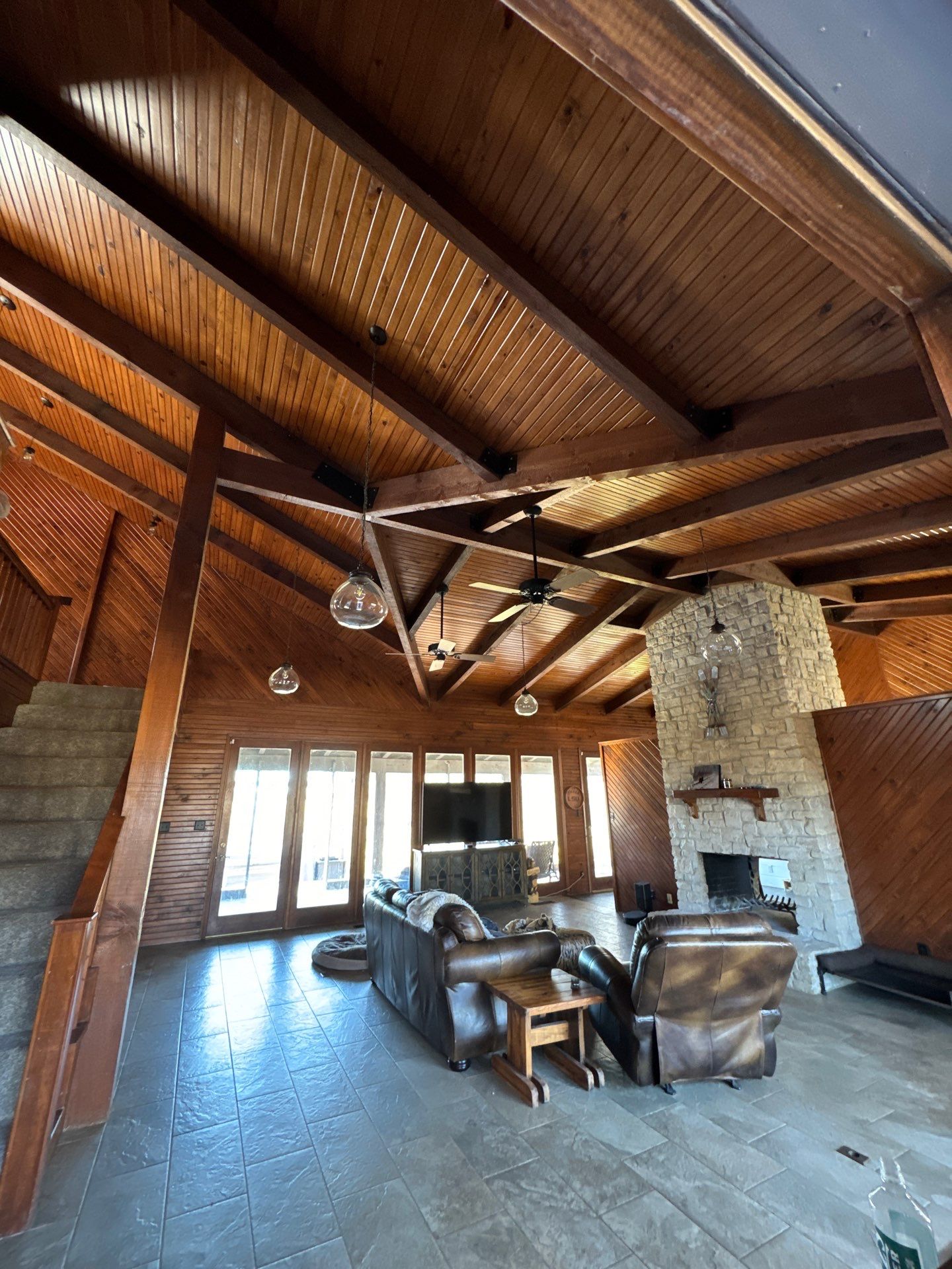 Modern Cabin by HOMES BY JAR