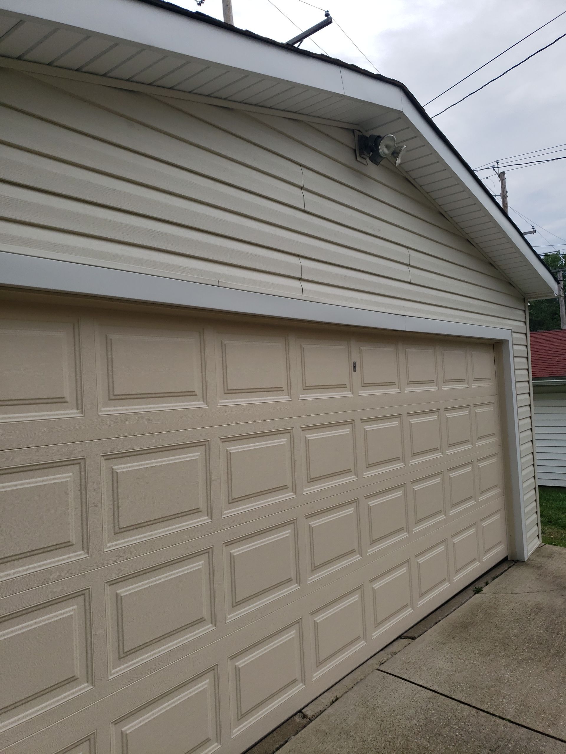 Polaris HomeView, Color: Classic Sand by Eagle Eye Roofing