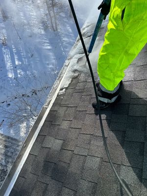 Roof Snow And Ice Dam Removal using Steamer