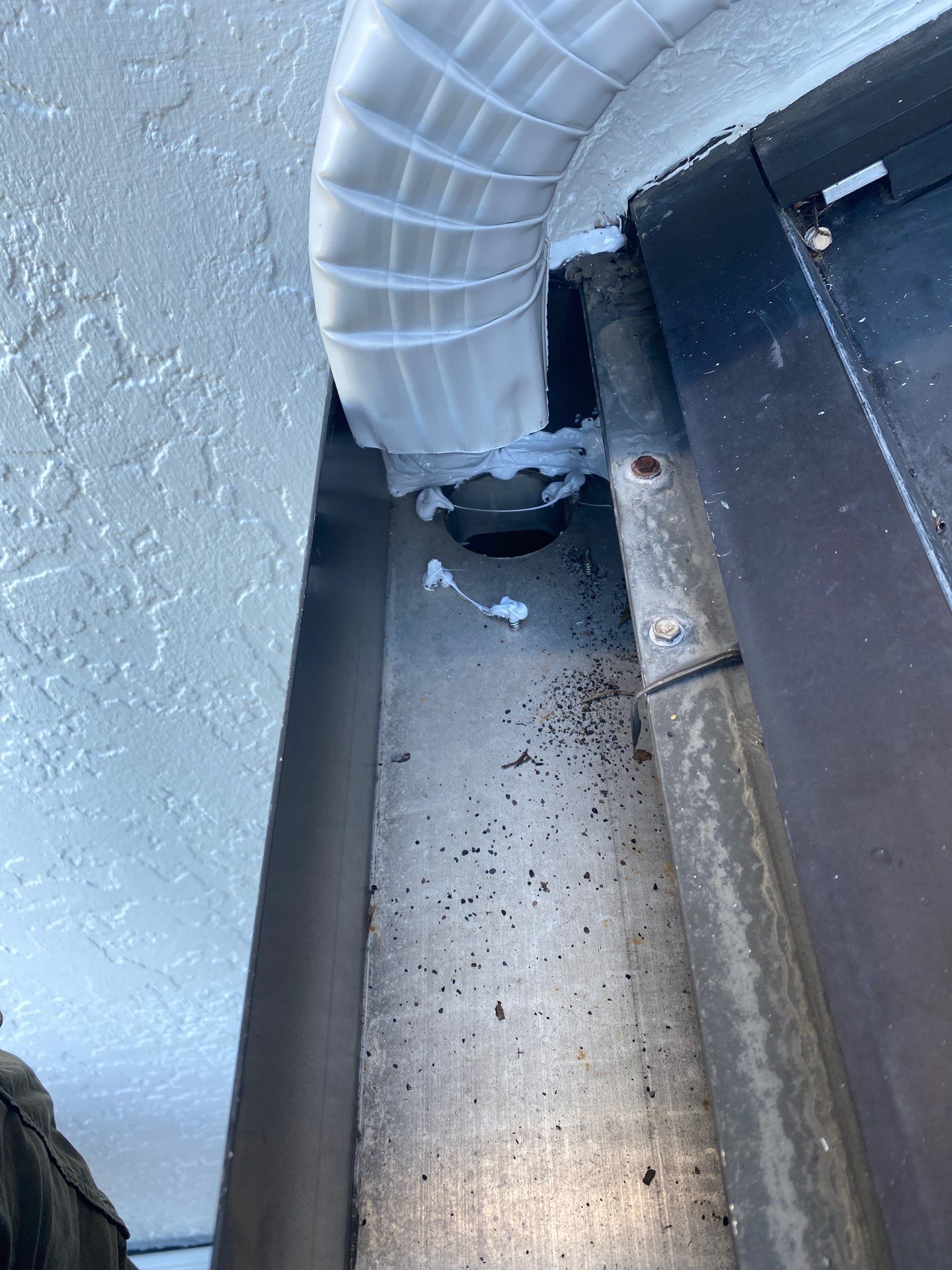 Gutter cleaning all buildings are the same for 6 units in Fort Myers FL by Gutter Professors