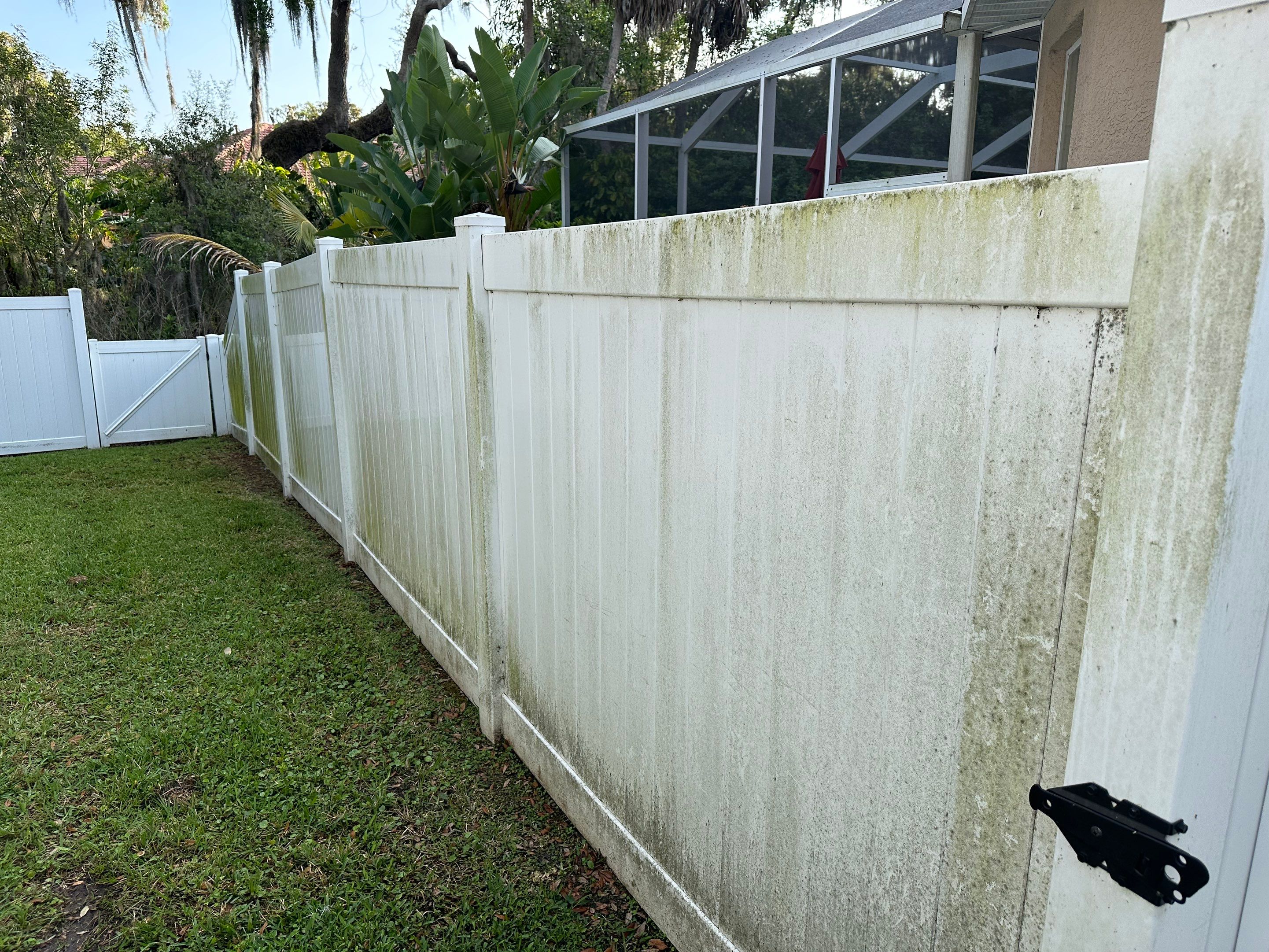 House Wash, Vinyl Fence, Patio, Driveway & Sidewalk Cleaning in Oakley Place, Ellenton, FL | Sunshine AquaWash by Sunshine AquaWash