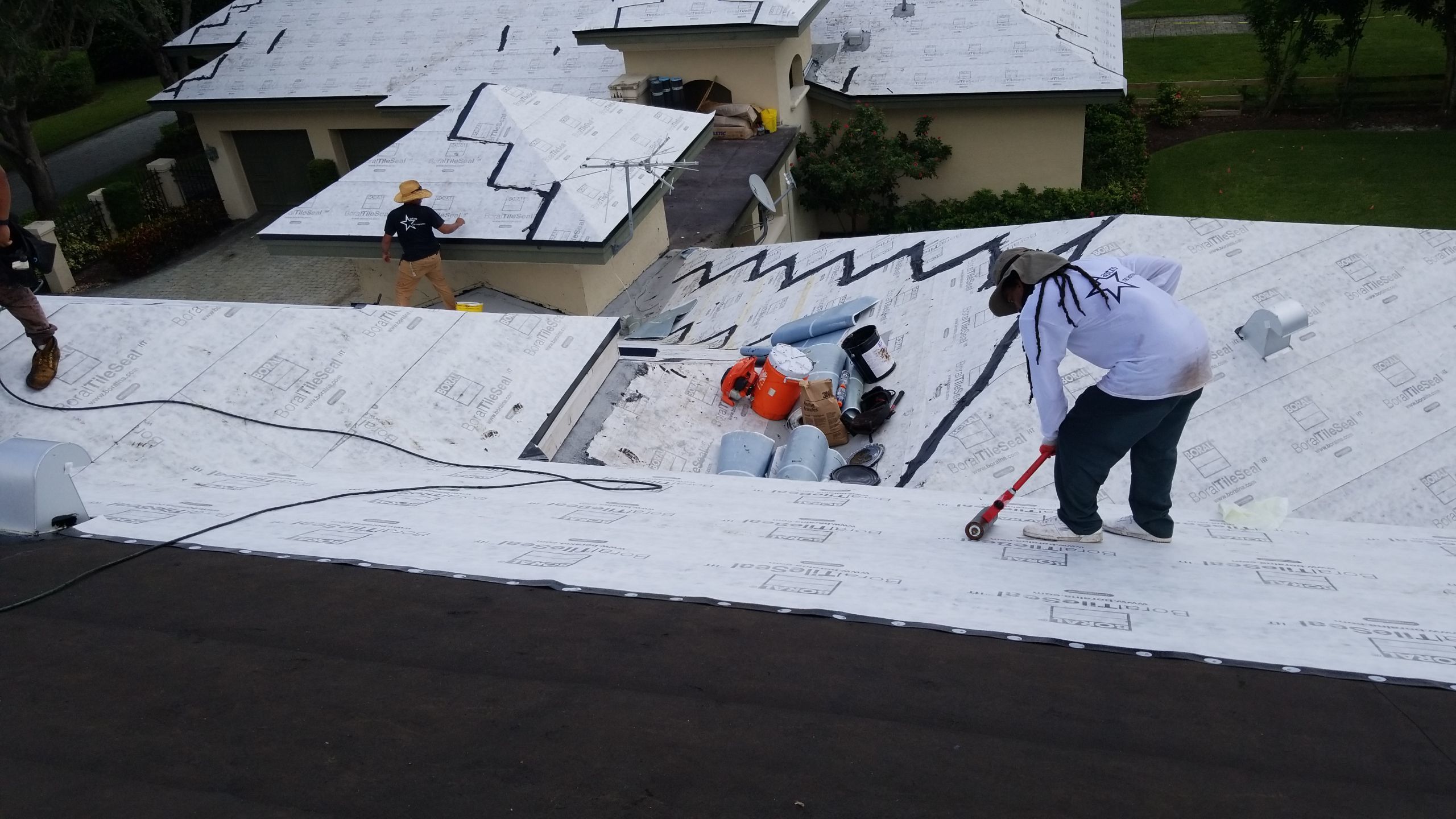 New Tile Roof Installation in Boca Raton ā Elegant, Durable & Hurricane-Resistant by Aastro Roofing