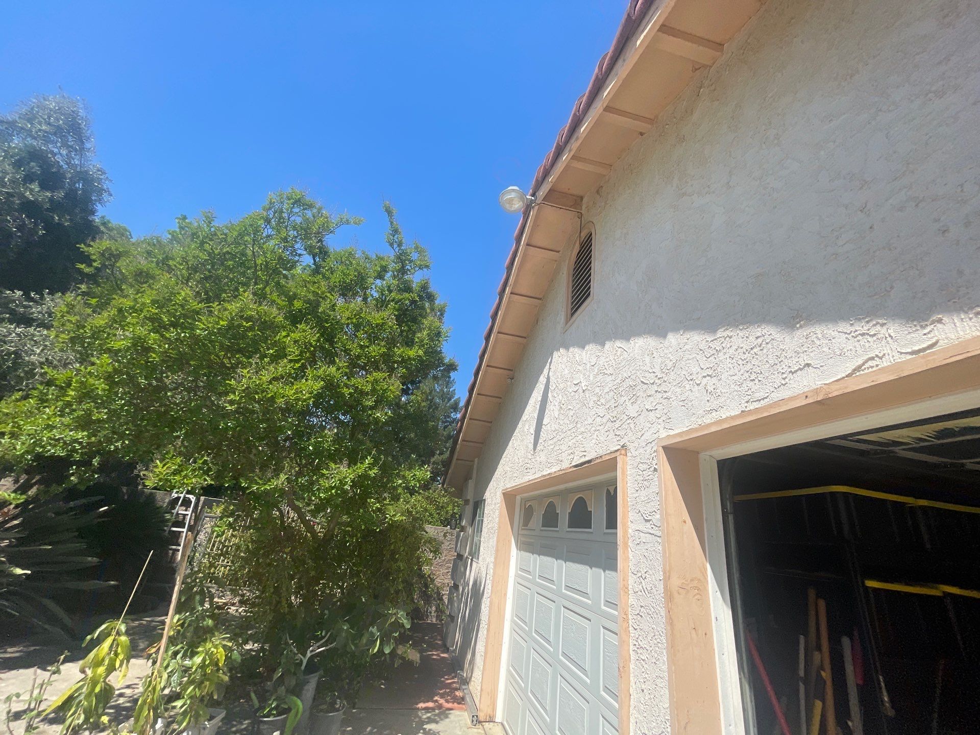 Presidential shingle roof by Straight Edge Roofing Inc