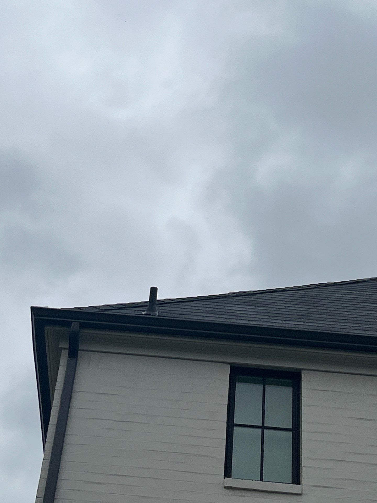 White brick with GAF Slateline English Grey by Tejas Roofworks + Restoration