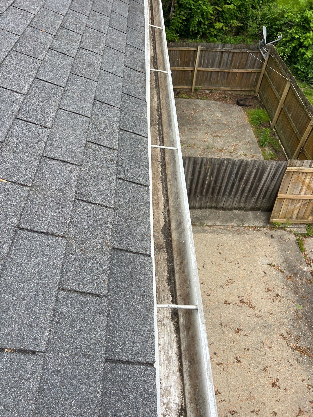 Commercial gutter cleaning Indiana after photo with clean gutters