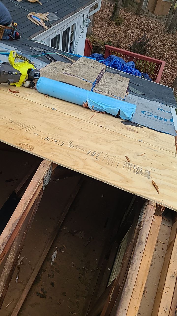 Springfield CertainTeed Charcoal Black Roof & CertainTeed Colonial White Siding by RM Banning, Inc.