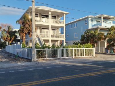 Vinyl Fence Installation using 6Ft Vinyl Privacy Fence with a 4Ft White Picket Fence