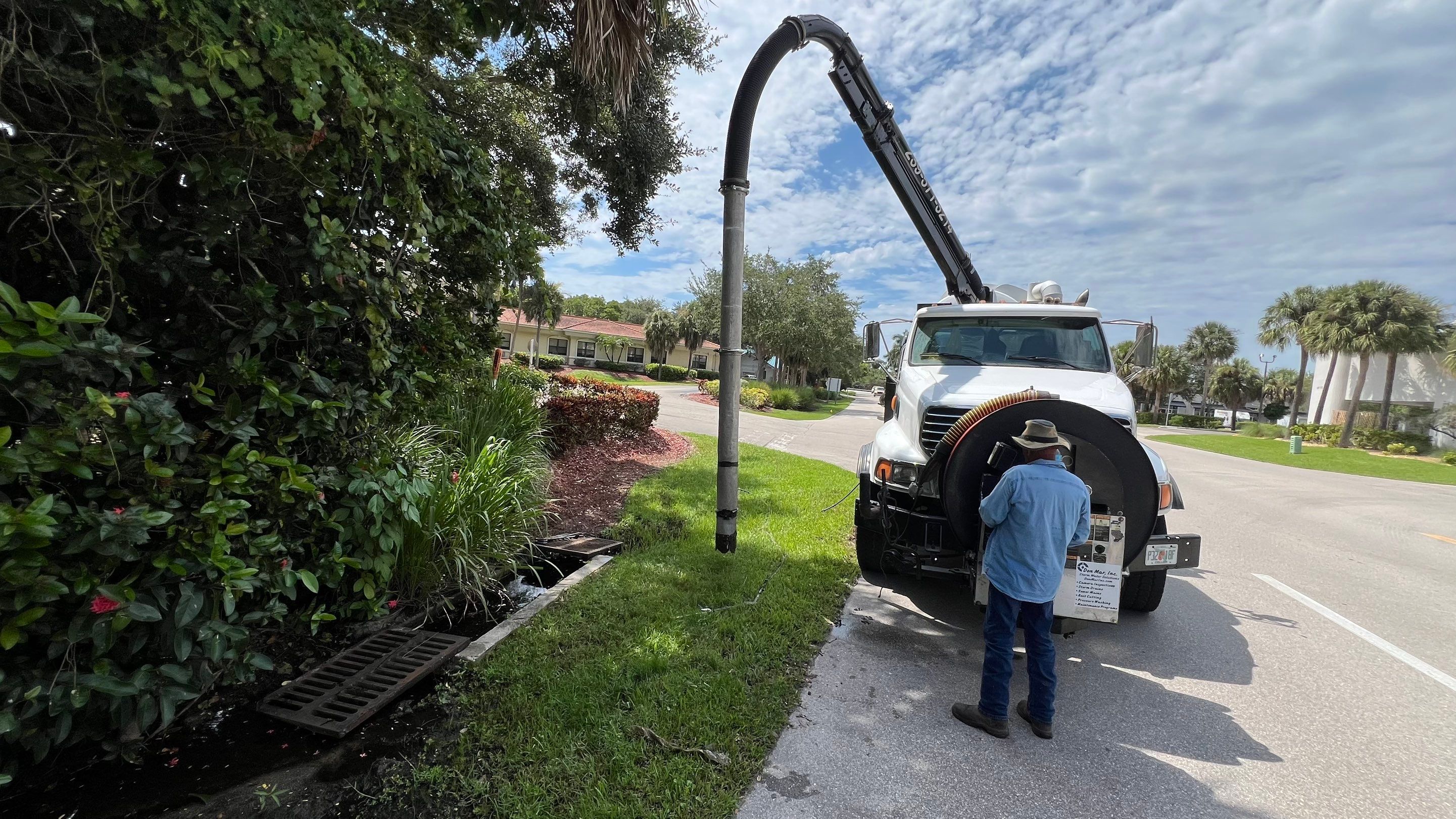Naples Community Entry Road Stormwater System Cleaning by APS Power & Water