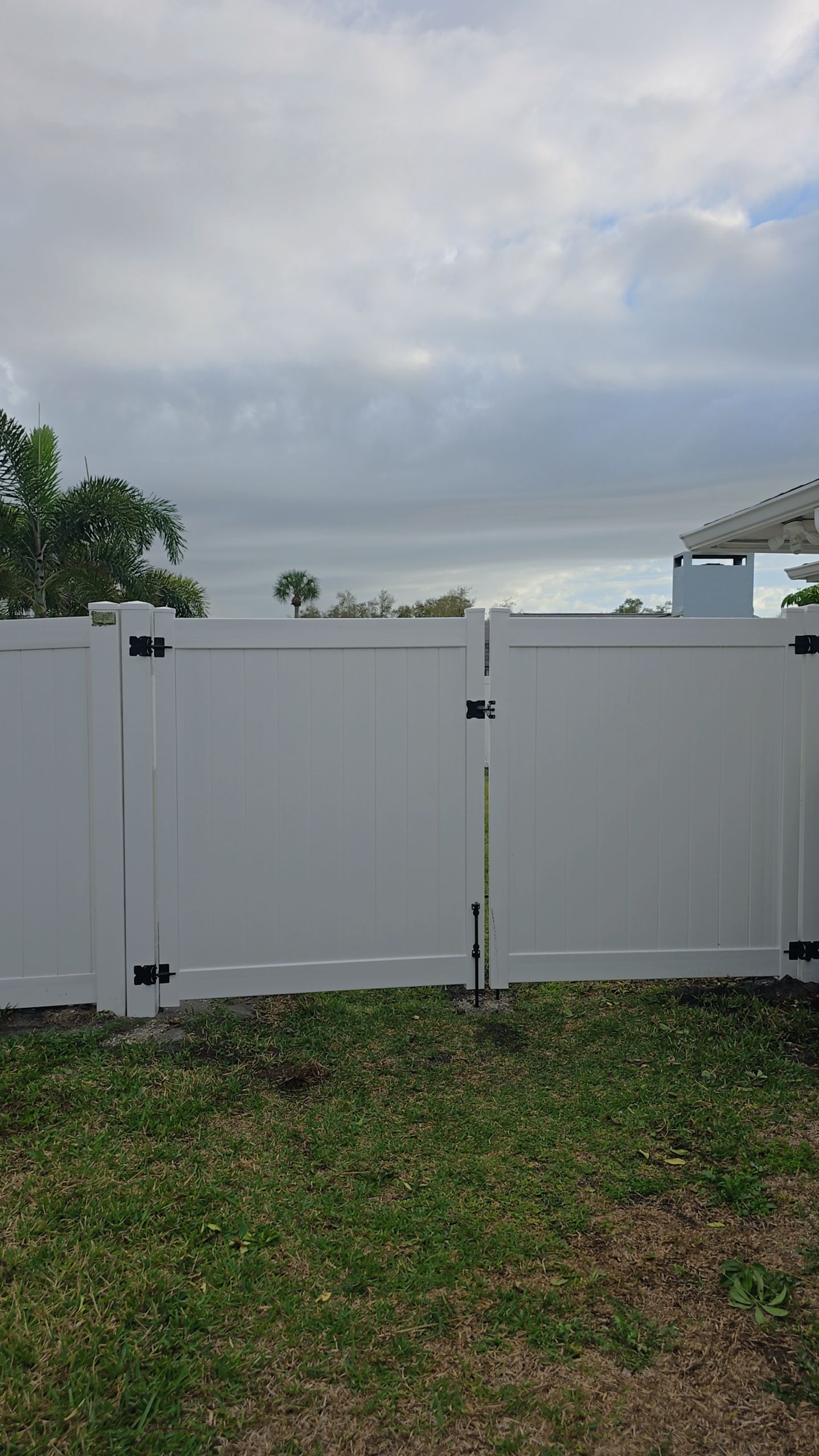 Vinyl Fence Install in Bradenton by True Fence LLC