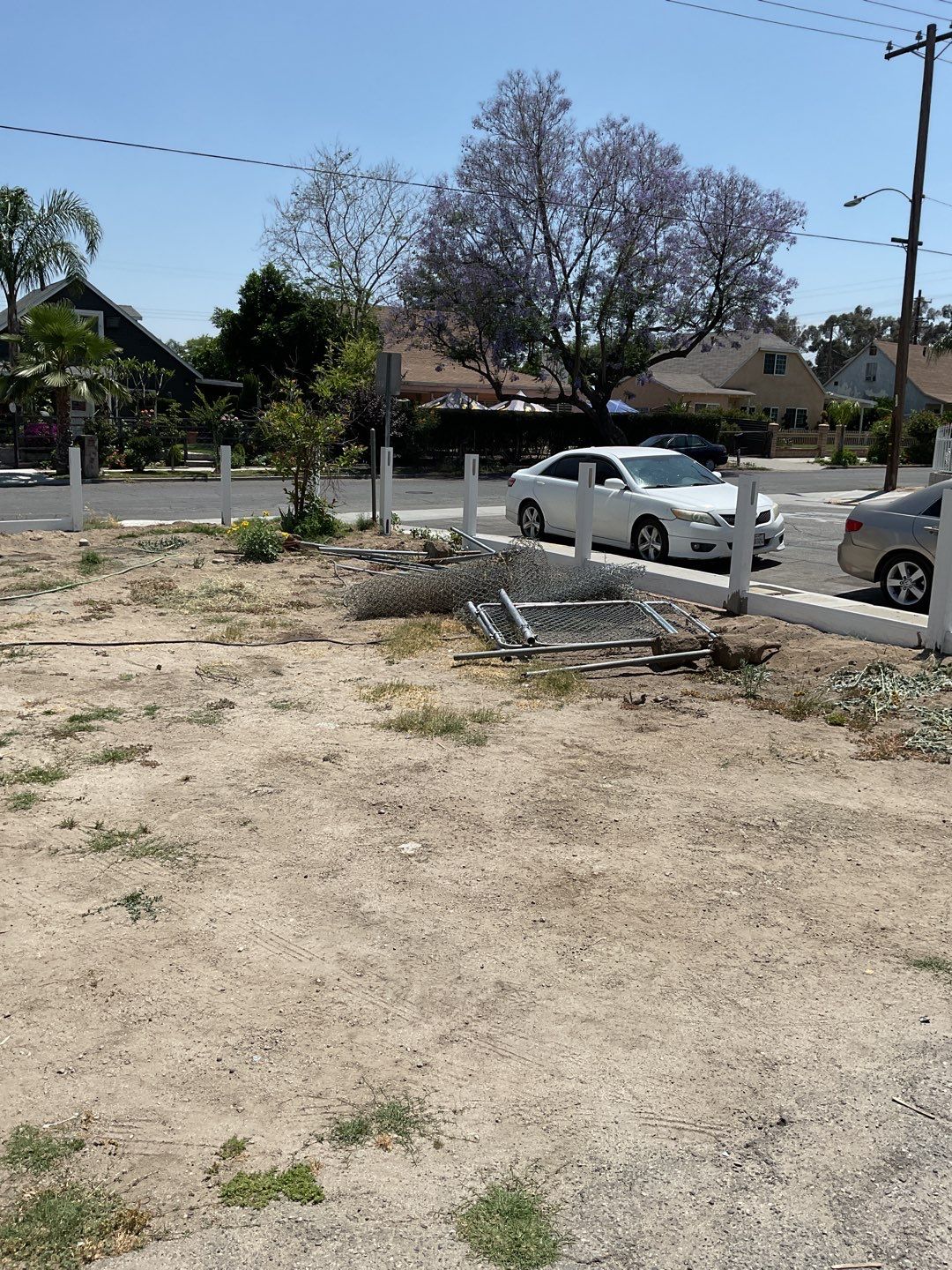 Fence installation using 6ft and 4ft vinyl  by Fence Guys Inc. 