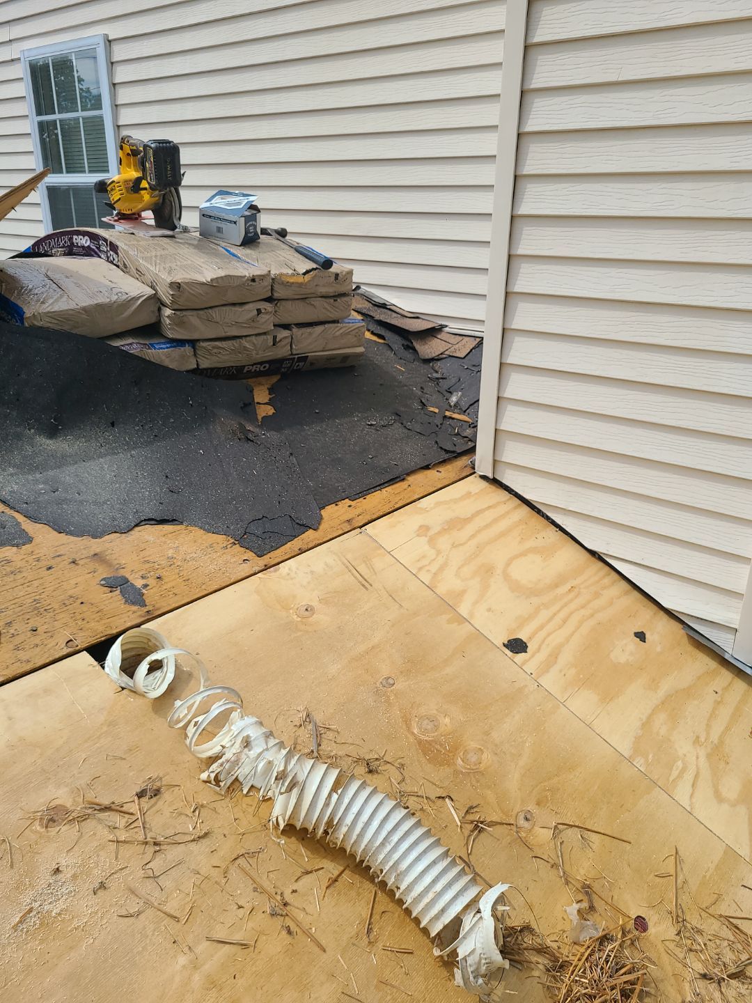 Falls Church: CertainTeed Landmark Pro Designer Shingles in Max Def Pewterwood by RM Banning, Inc.