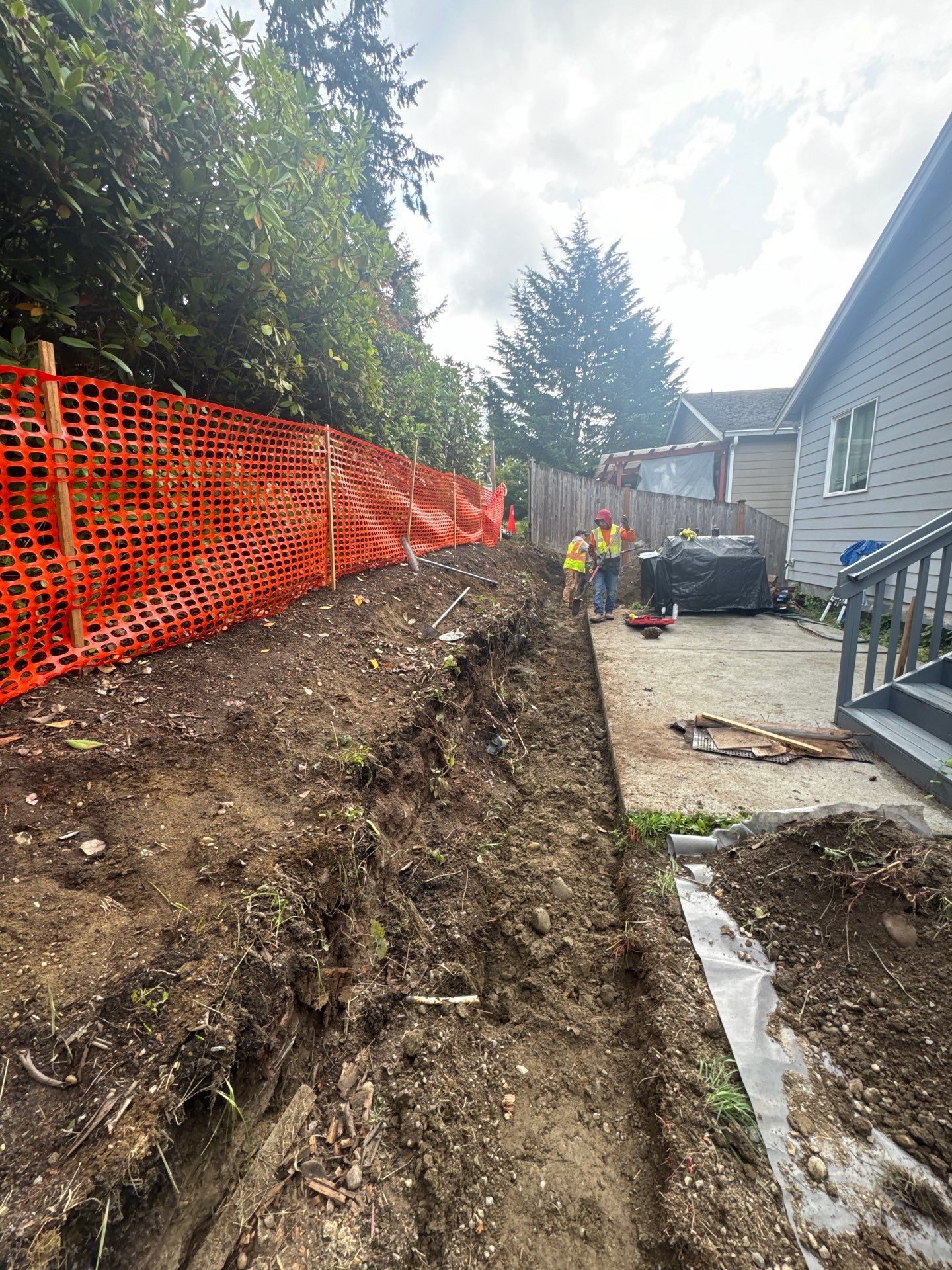 Jireh Outdoor Projects | Retaining Wall & Fence Build by Jireh Asphalt & Concrete Inc 