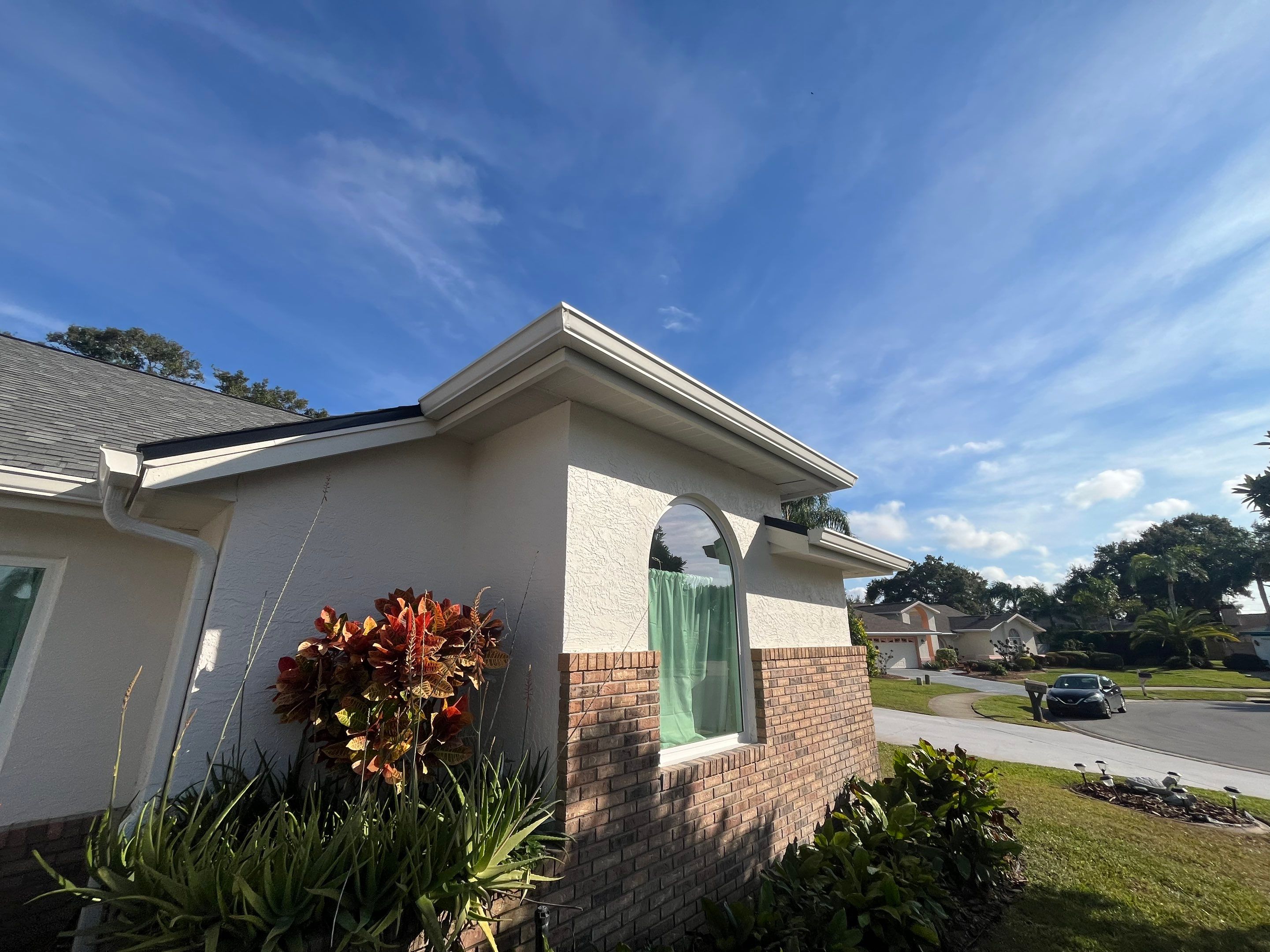 6 Inch Seamless Gutters using K-Style Seamless Gutters in Palm Harbor FL by Gutter Professors
