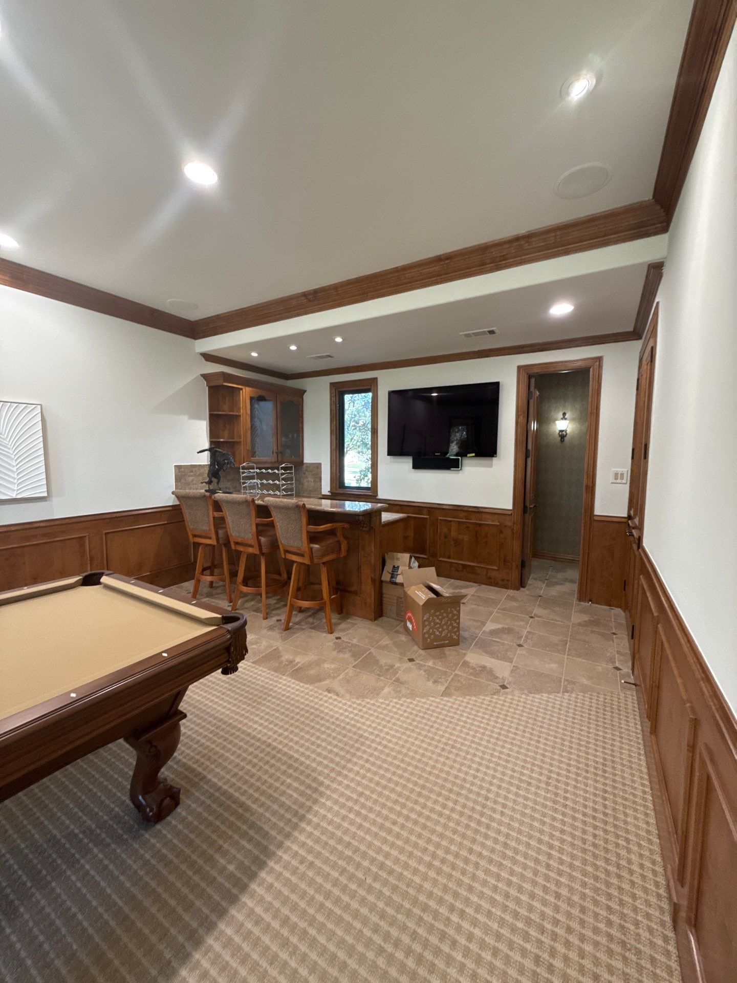 Luxury Remodel in Castle Hills by HOMES BY JAR
