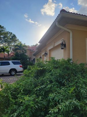 New Splash Guards and 6-Inch seamless Gutters in Naples FL