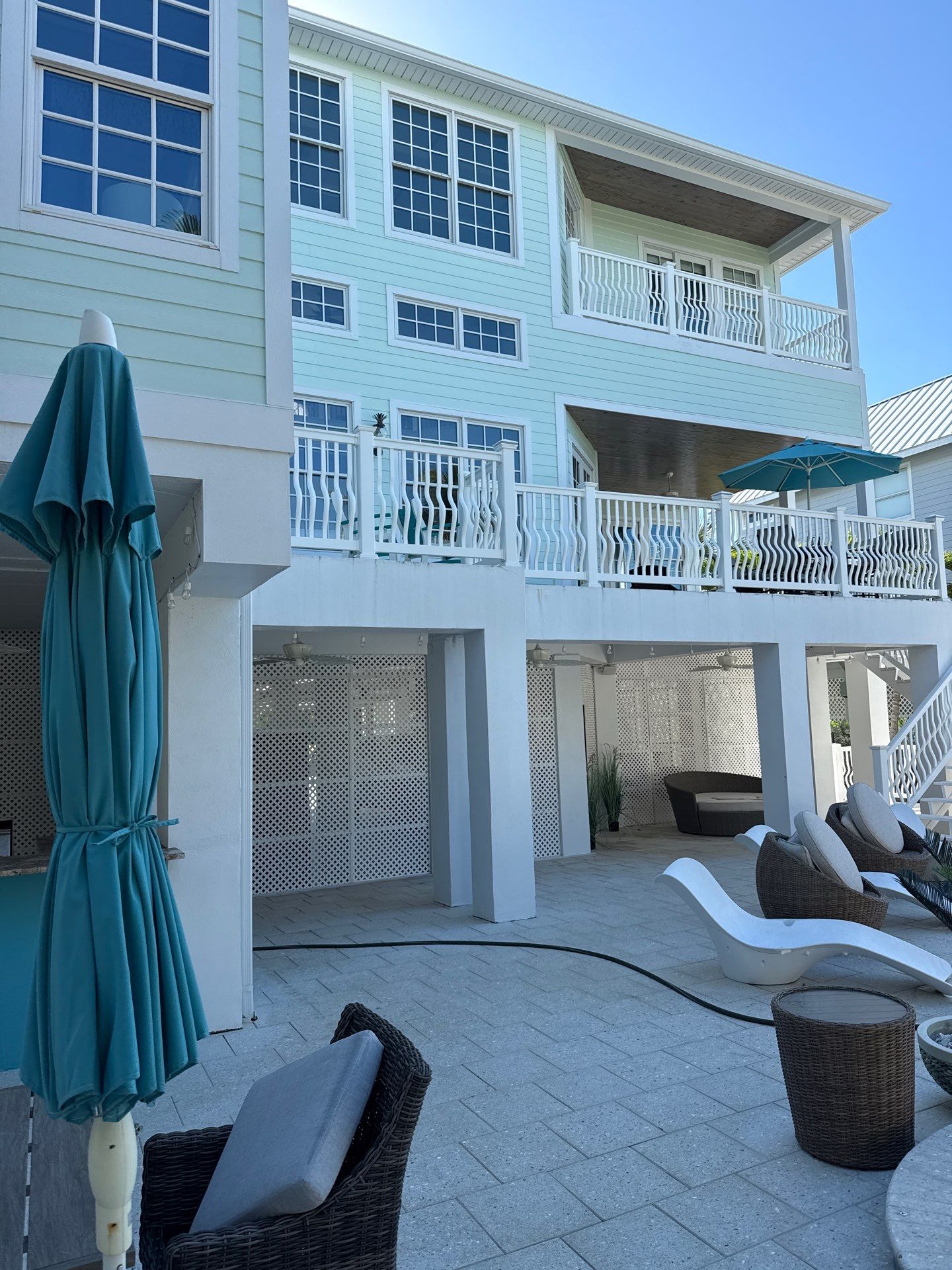 White K Style Seamless Gutters using 6 Inch Seamless Gutters in Siesta Key FL by Gutter Professors