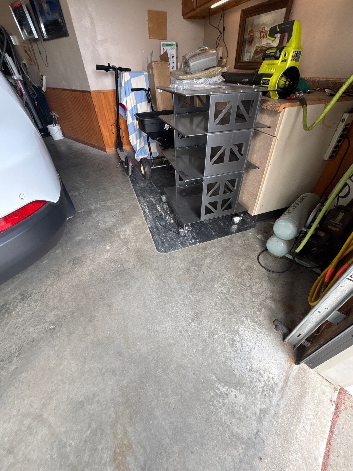 Multi-Fleck Epoxy Garage Floor Coating in Dell Rapids by Select Painting, Coatings & Garage Cabinets