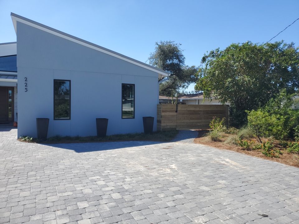 Custom Horizontal Fence  by Hip Square Fence Inc.