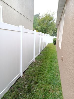 Riverview, FL 6 ft. White Vinyl Privacy Fence 