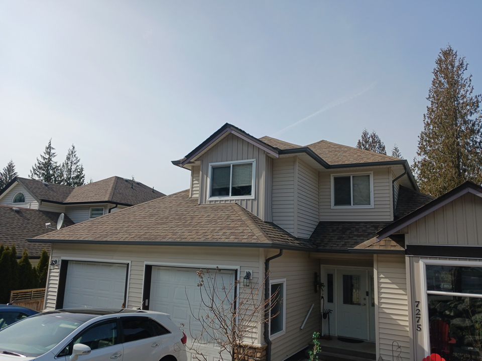 Residential Roofing Installation using OC Oakridge shingles by Top Notch Roofing Inc