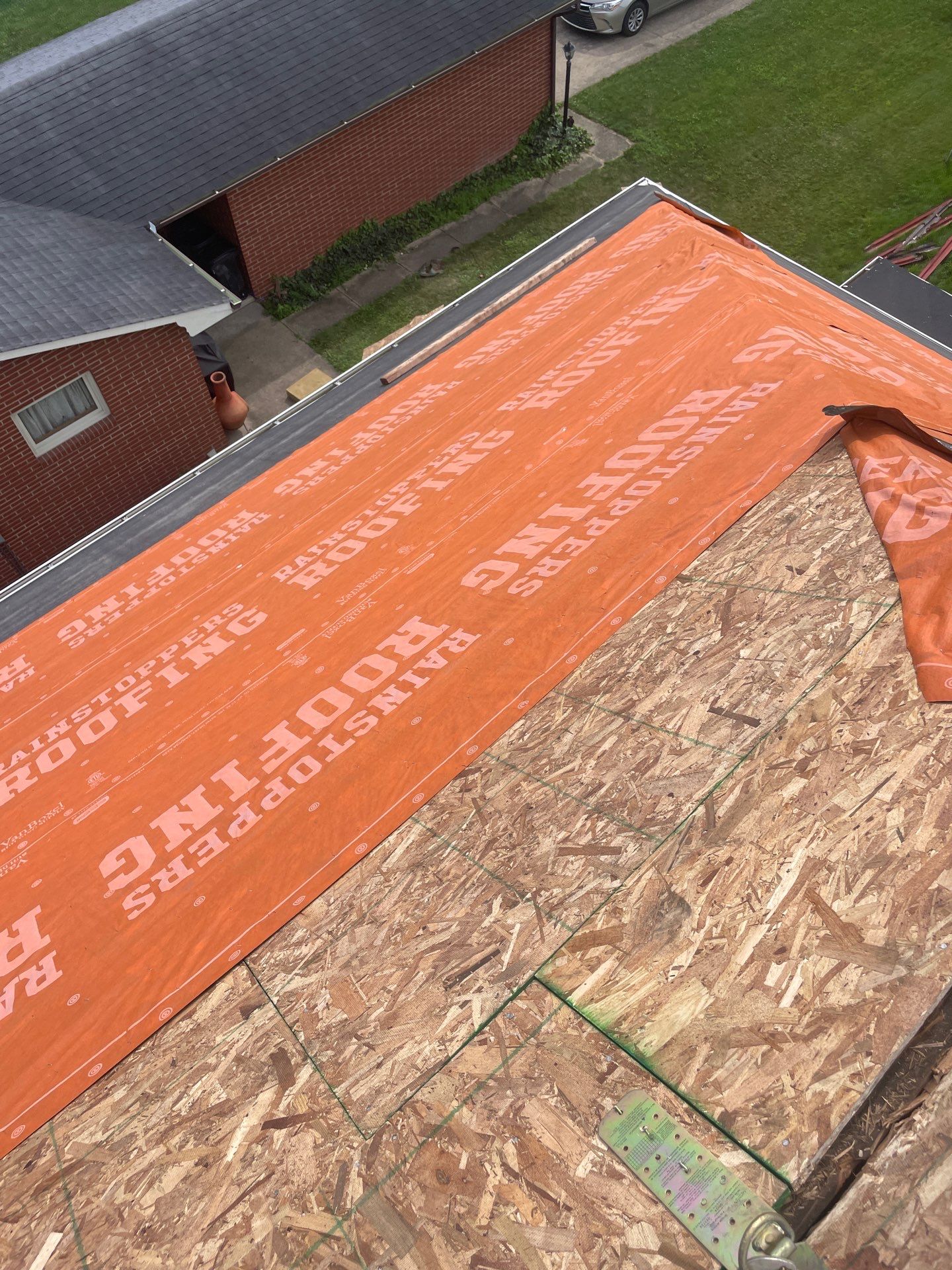 Residential Roofing Installation using GAF Timberline HDZ Charcoal by Rainstoppers Roofing