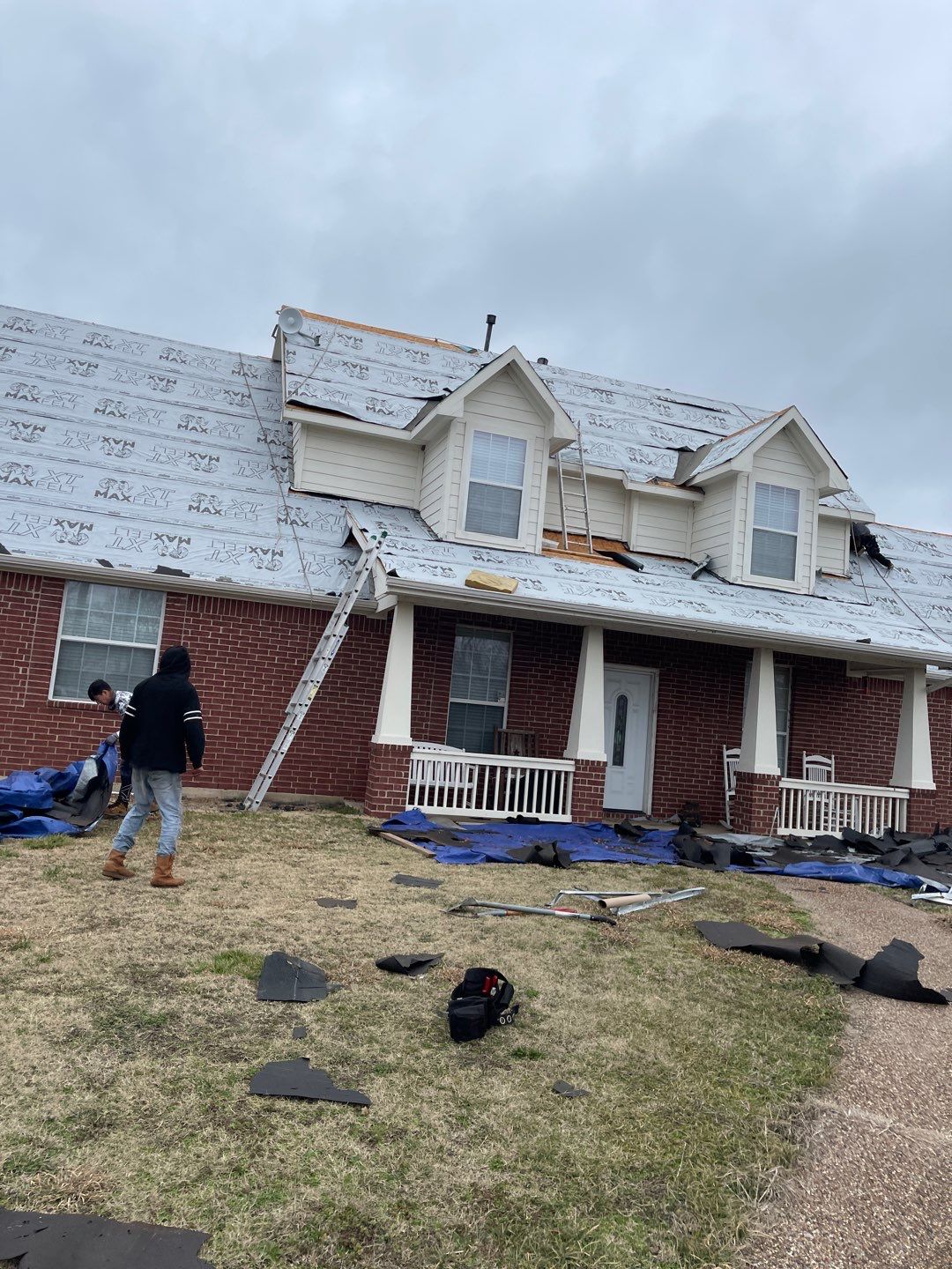 GAF HDZ - Weathered Wood  by Elite Roofing LLC