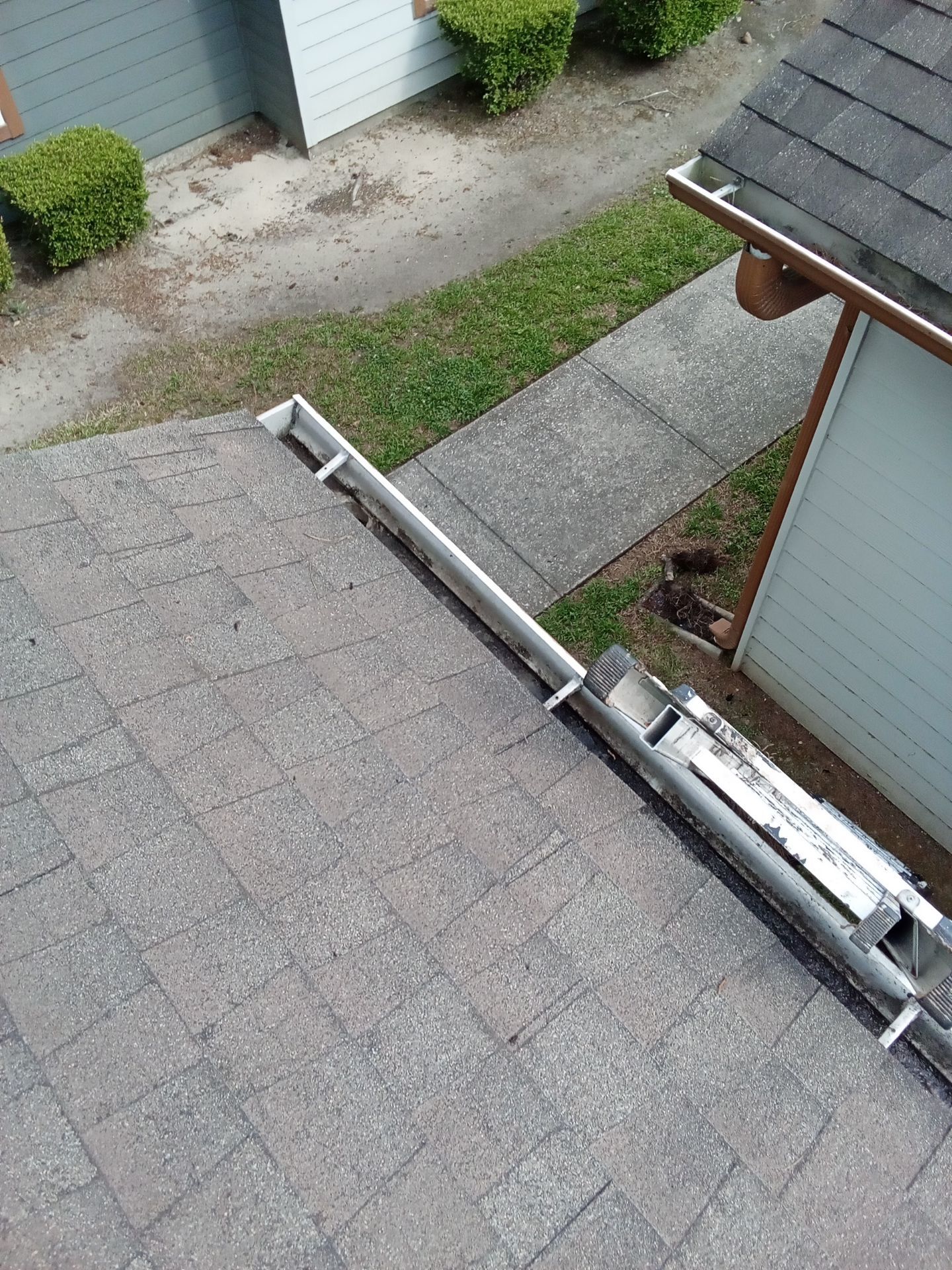 Commercial gutter cleaning Beaumont & Port Arthur after photo with clean gutters
