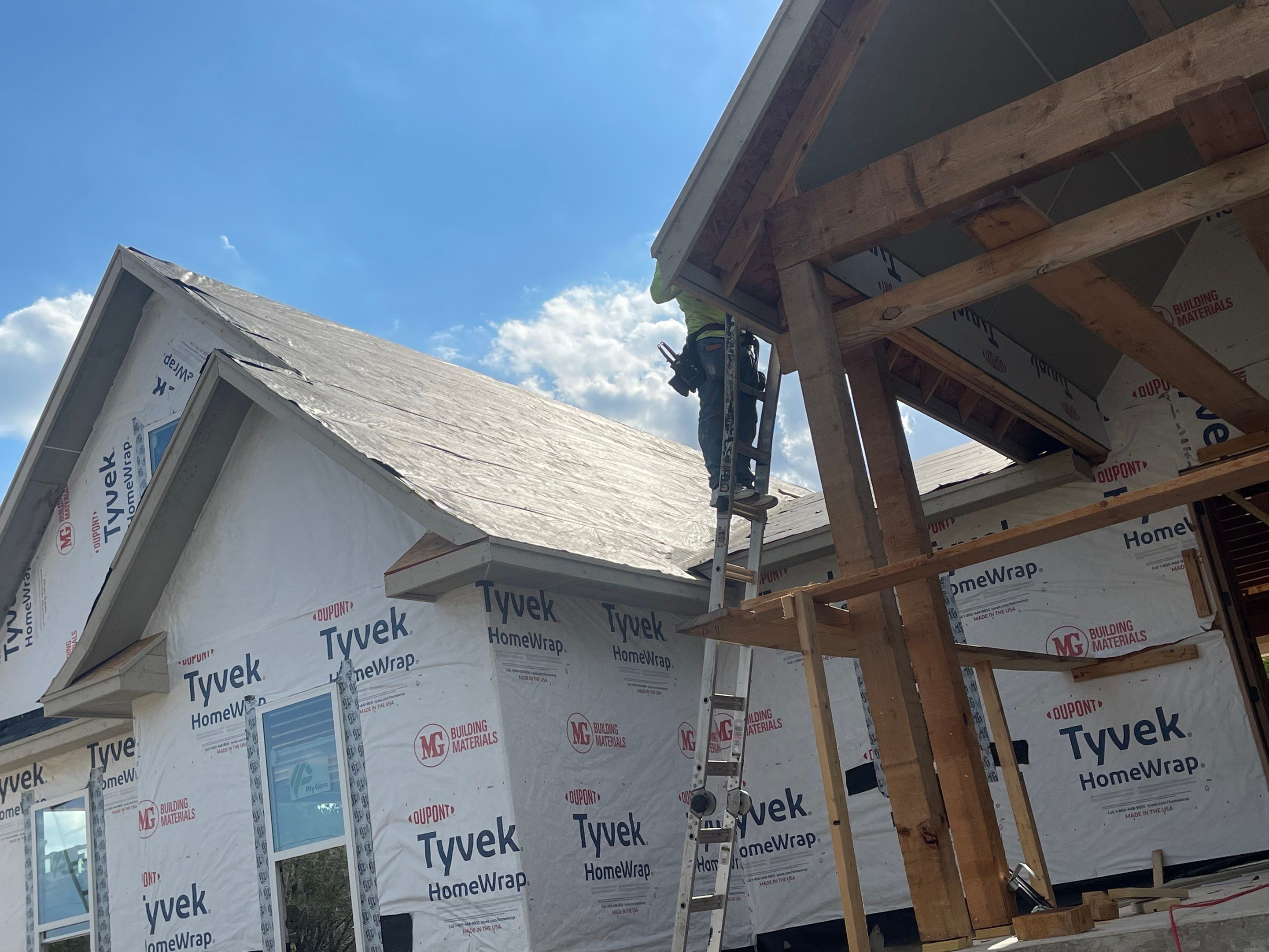 New Home Construction using Owens Corning 30 year Architectural Shingles by Premier Roofing and Contracting