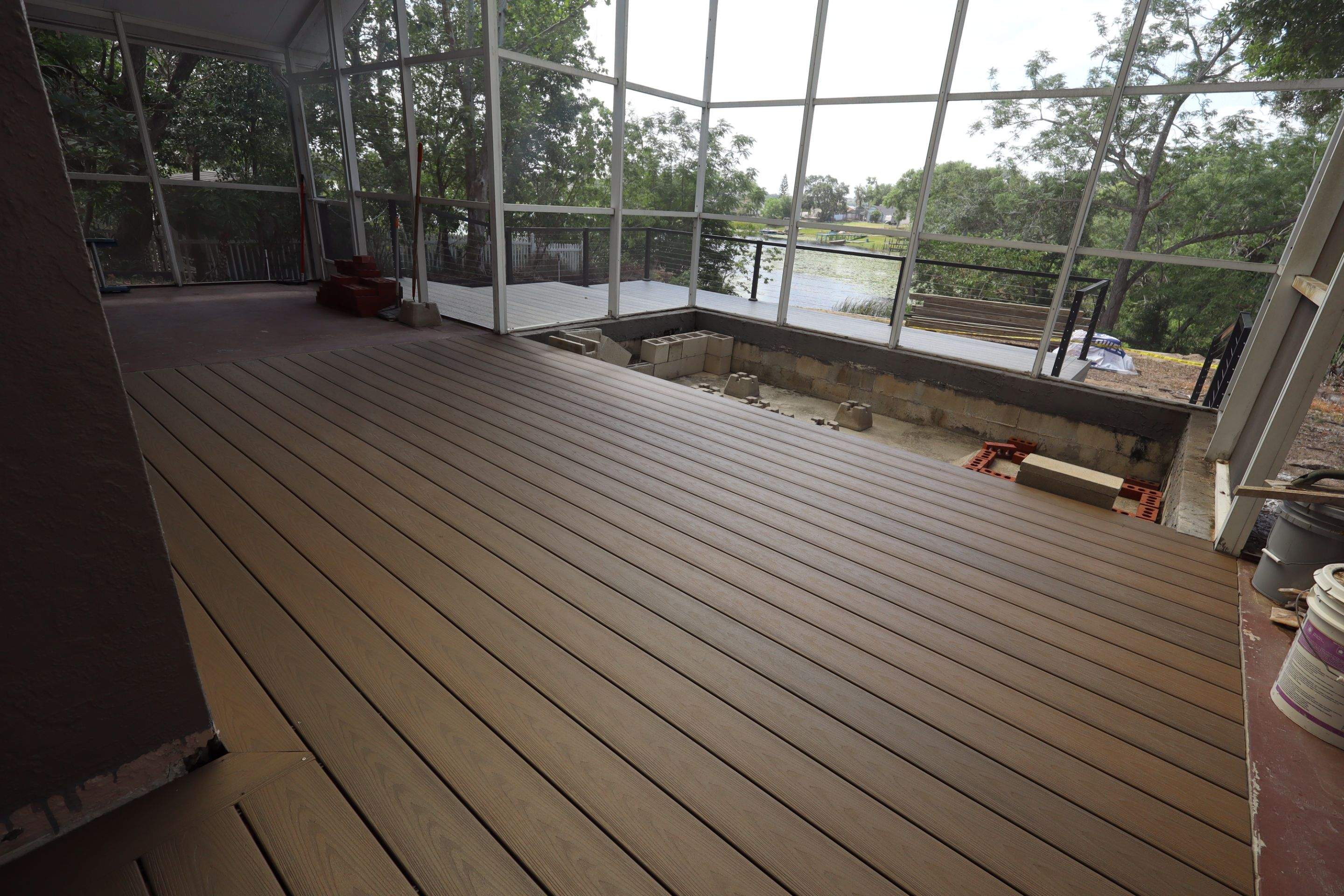 Composite deck and aluminum railings by Orlando pergolas 