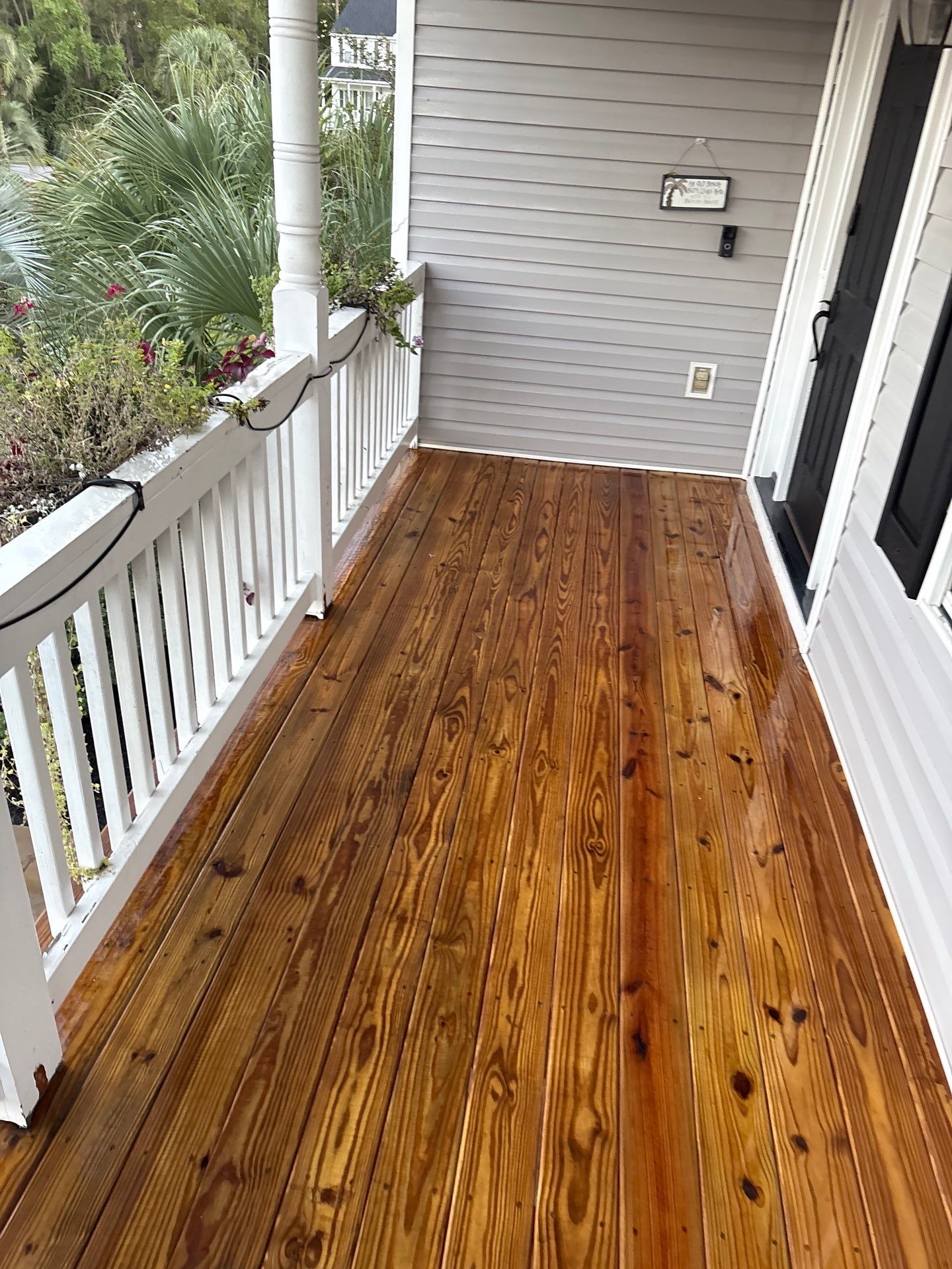 Wood Deck using Wood Sealant by DuraSeal