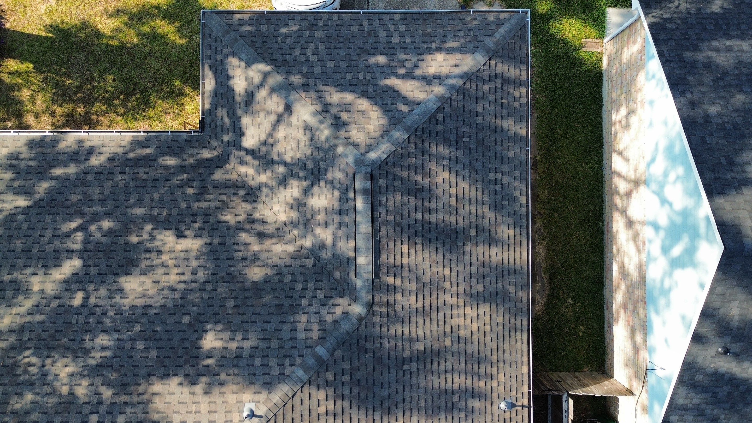 Channelview Roof Installation using Atlas Pinnacle Pristine by Modern BYLT Roofing & Construction