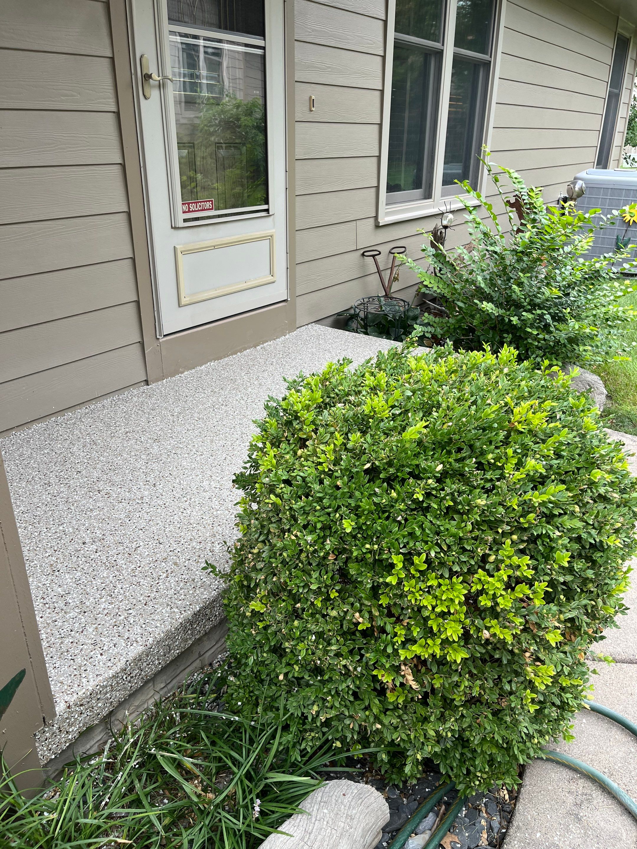 West Des Moines Garage and Patio Floor Coating using Pebble Beach Flakes by Revival Concrete Coatings