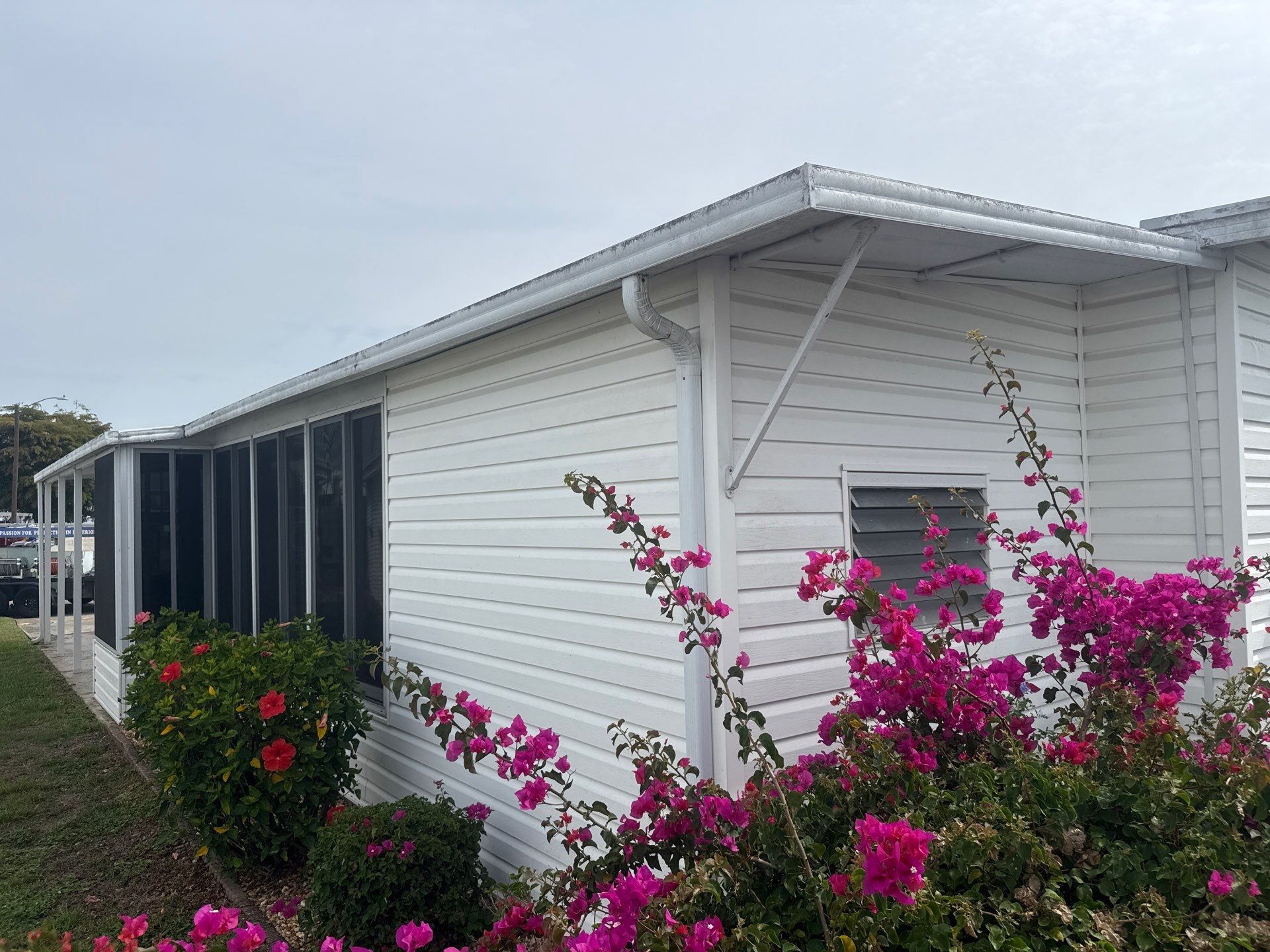 Mobile Home Soft Wash in Desoto/Tidevue Estates – Ellenton, FL by Sunshine AquaWash