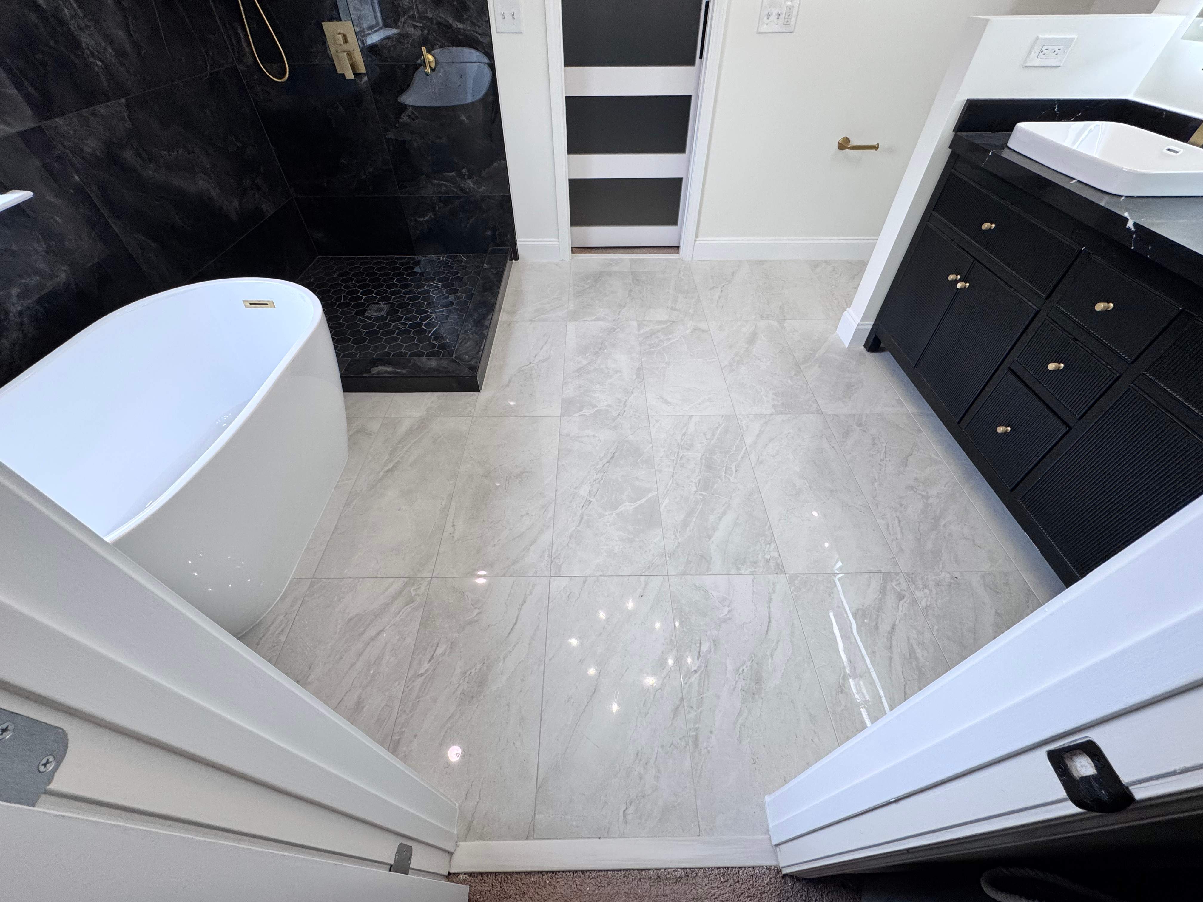 Master bathroom renovation by Prudencio