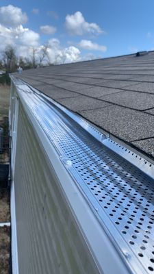Seamless Gutter Installation Using K-Style Gutters With Gutter Guards