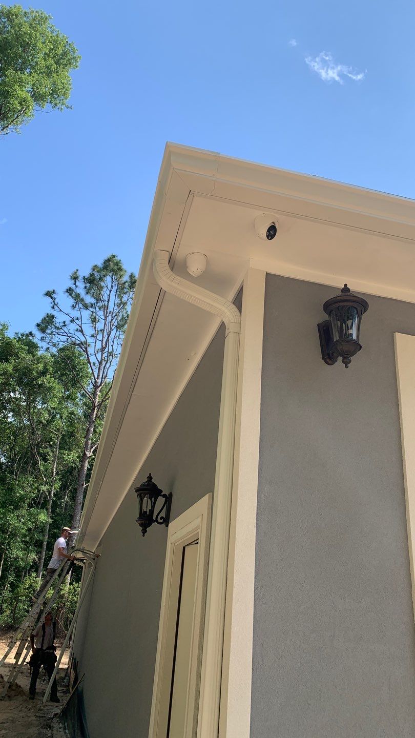 Seamless Aluminum Gutter Installation using 6 Inch Seamless Gutters in MIlton FL by Gutter Professors