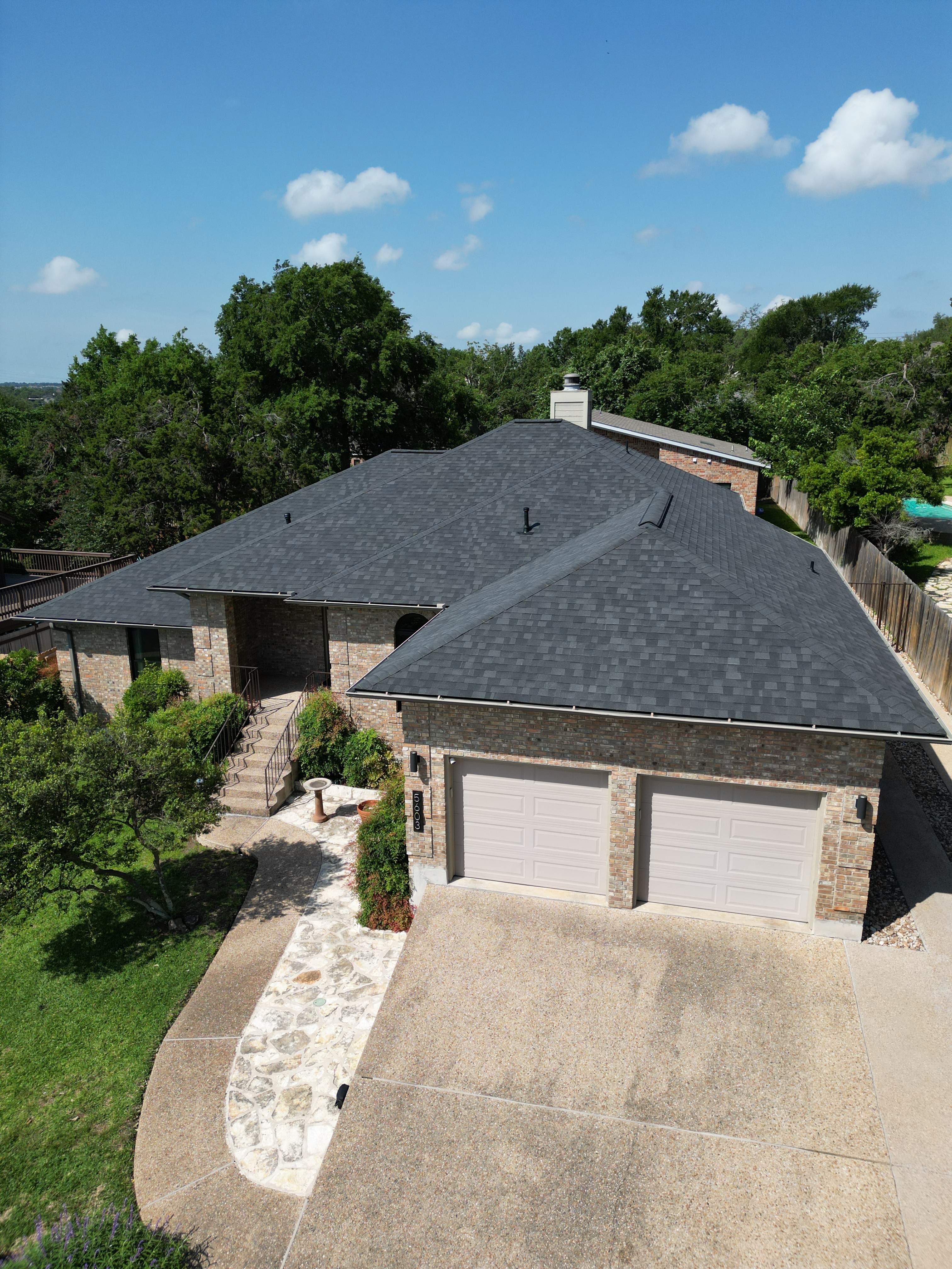 Onyx Black - Owens Corning TruDefinition Duration by RoofsOnly.com