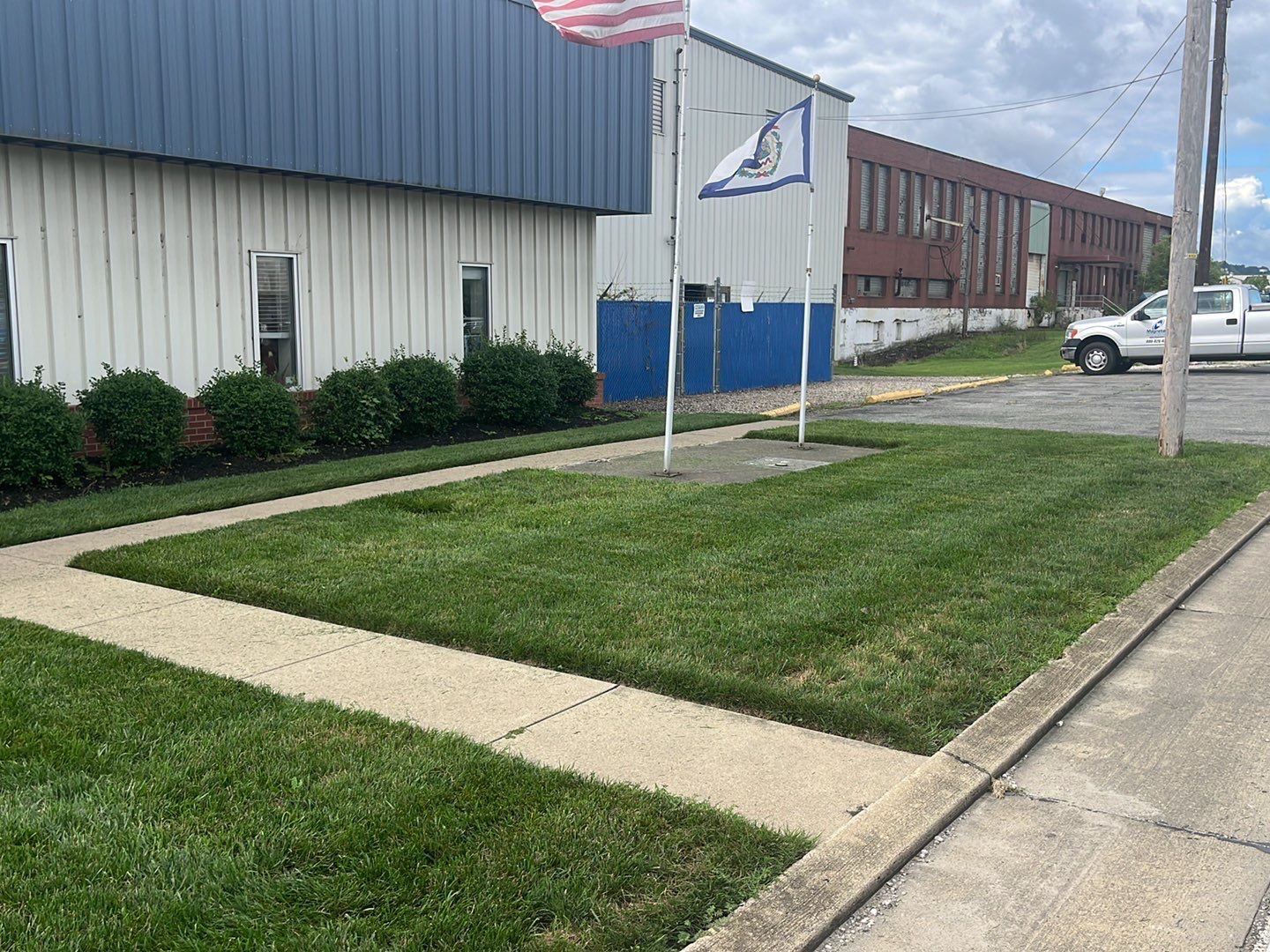 Full service mow and fertilizer before and after treatments using Fertilizer/Lime/and Mowing by GrassBusters, Inc.