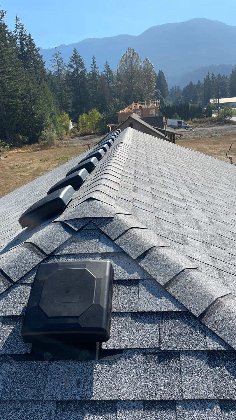 Residential Roofing Installation using OC Oakridge shingles by Top Notch Roofing Inc