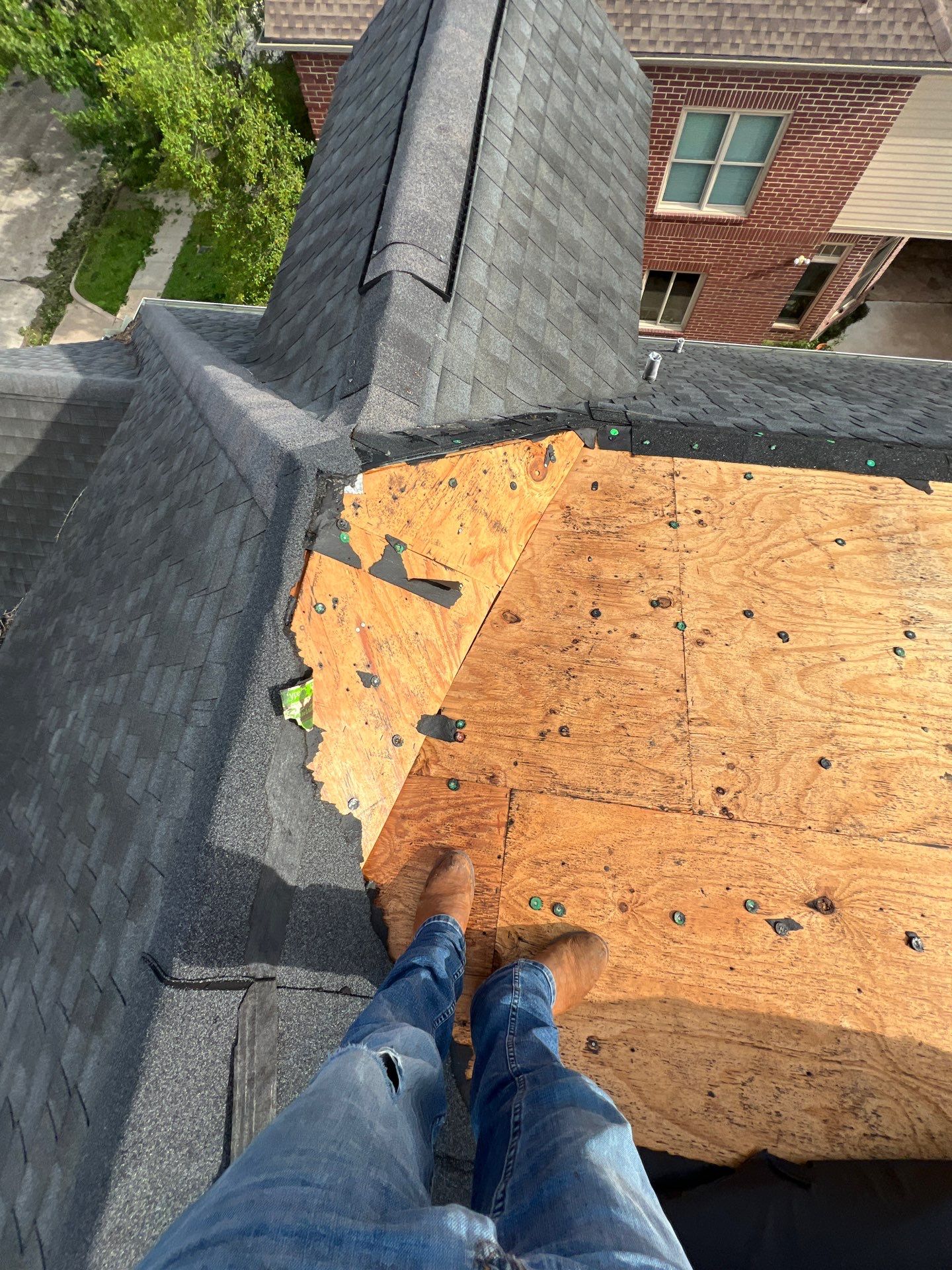 Residential Roofing Installation using Owen's Corning Duration (Lifetime) Shingles by Roof Repair Company