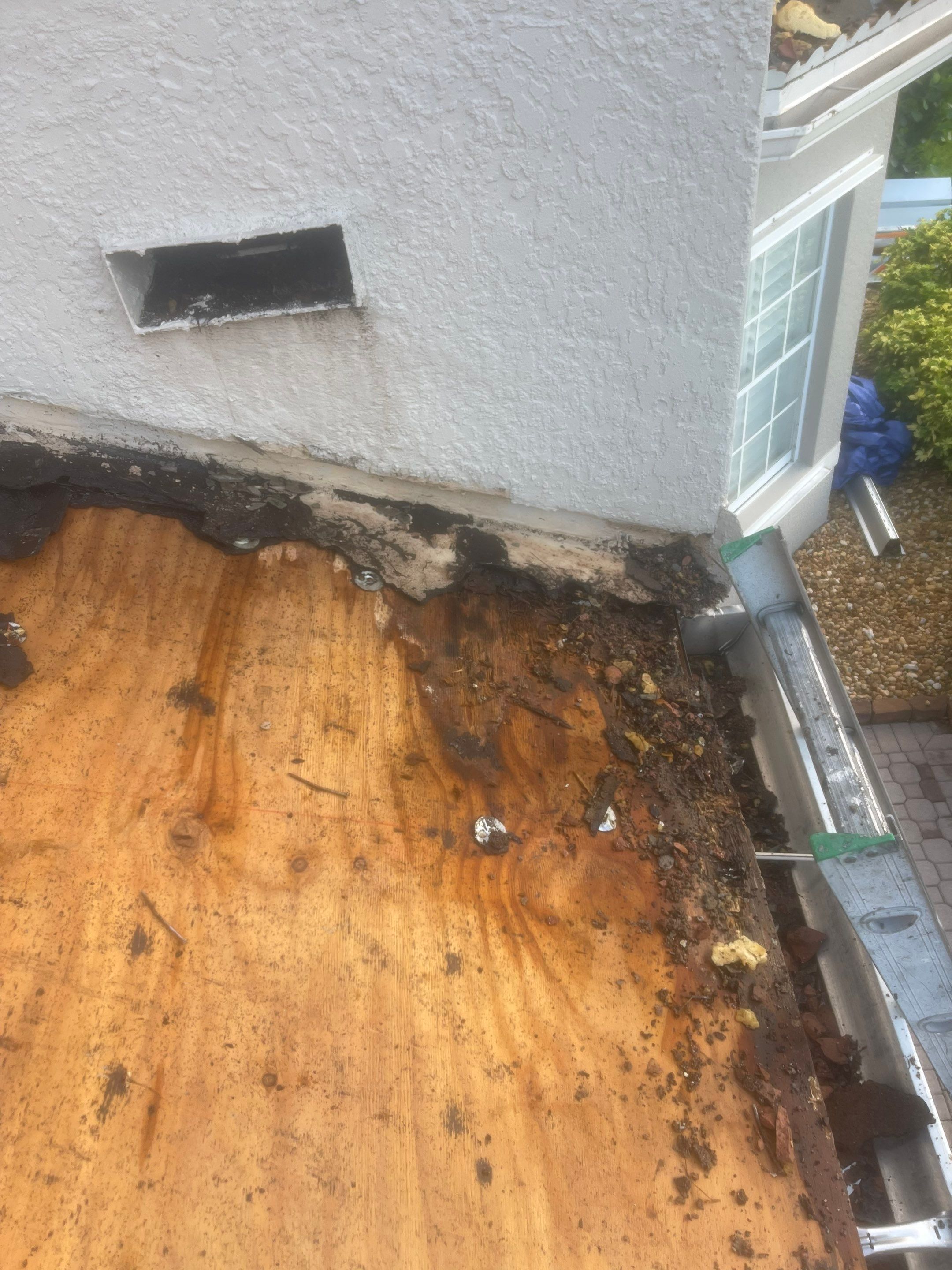 Concrete Tile Replacement in Botanica Lakes by International Roofing