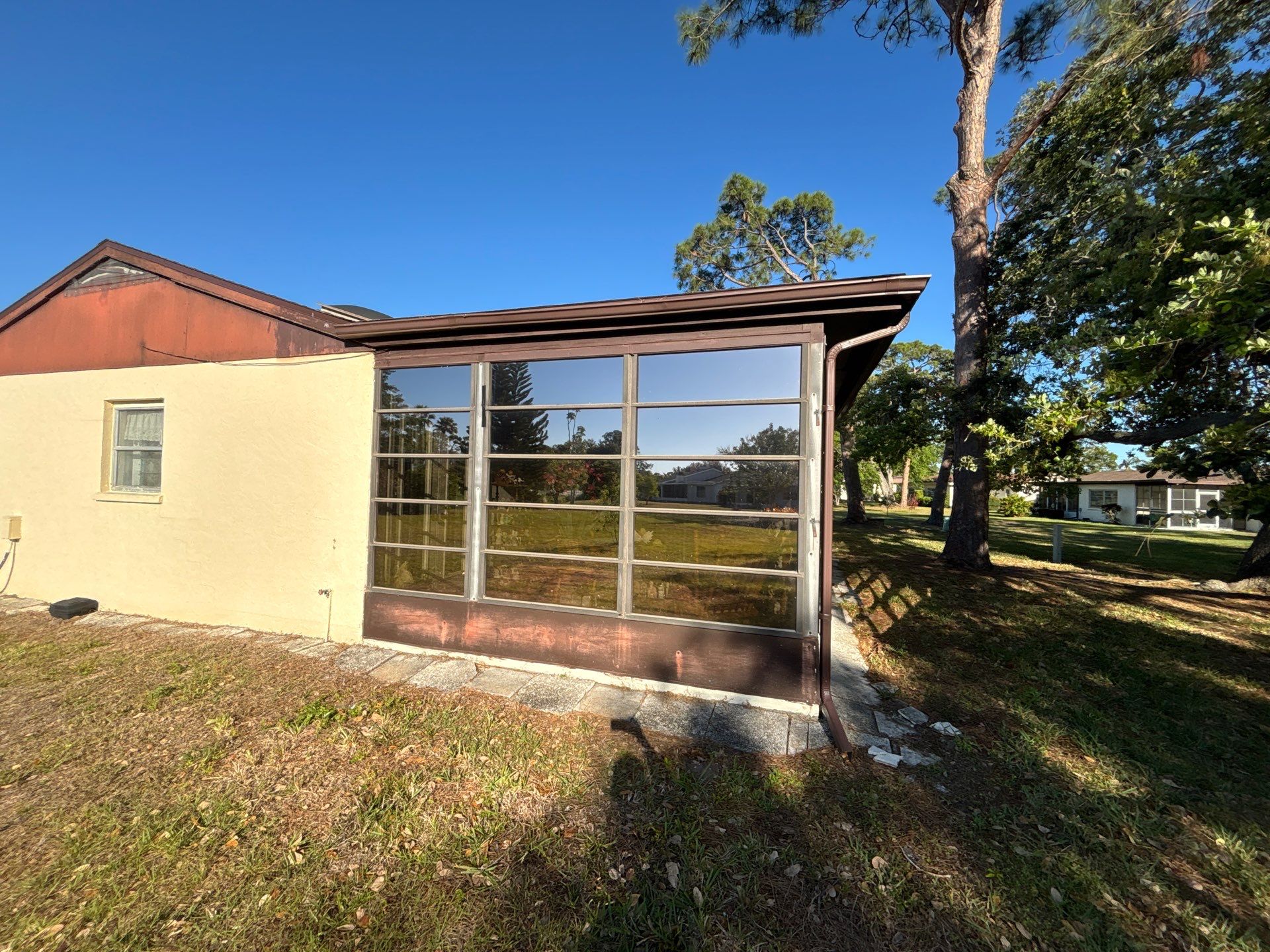 6 Inch Seamless Gutters using Musket Brown Seamless Gutters in Sarasota FL by Gutter Professors