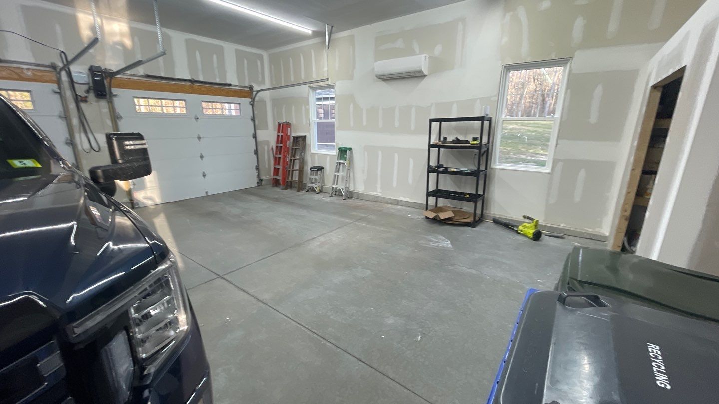Garage in Londonderry, NH 03053 by Symphony Concrete Coatings