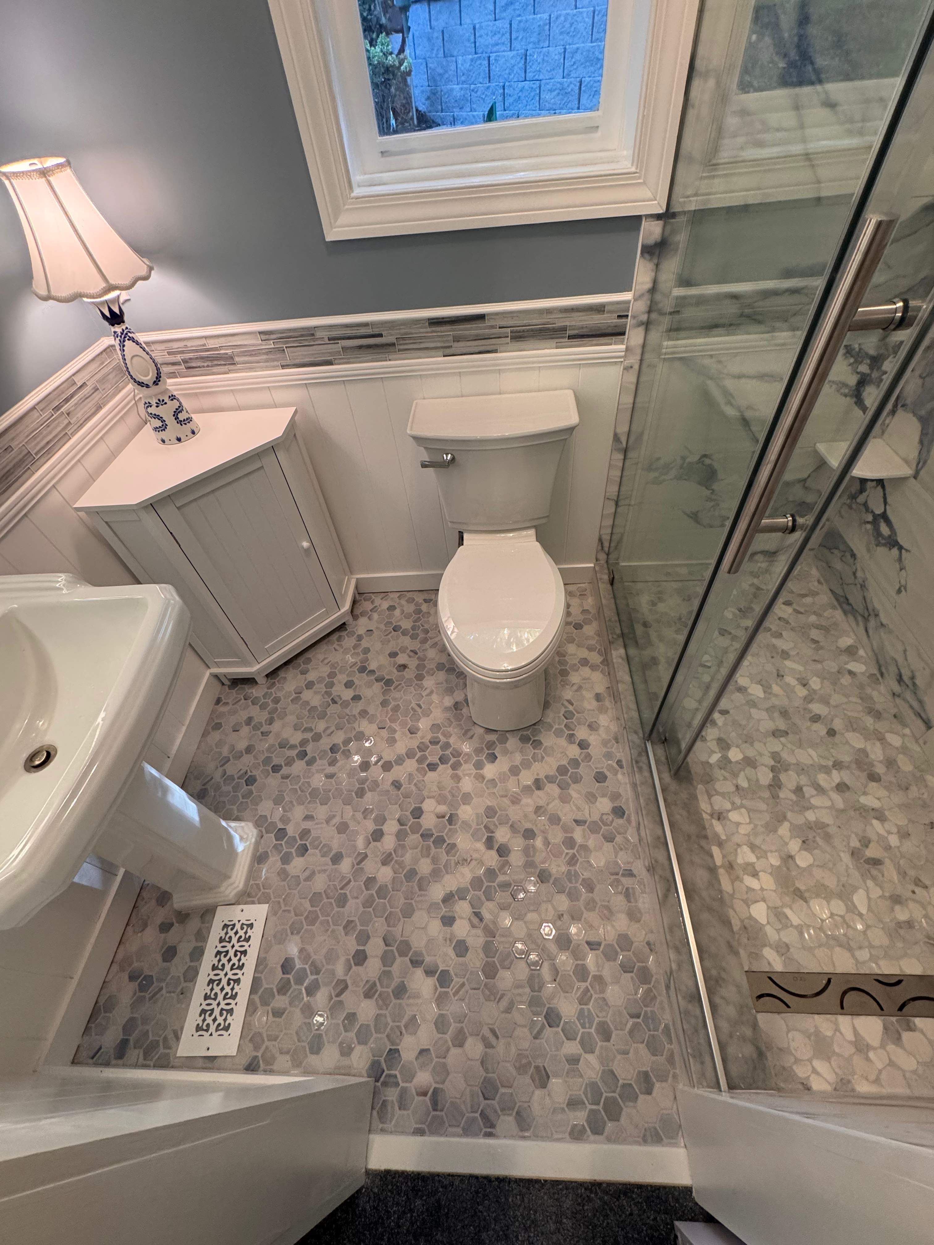 Guest bathroom renovation by Prudencio