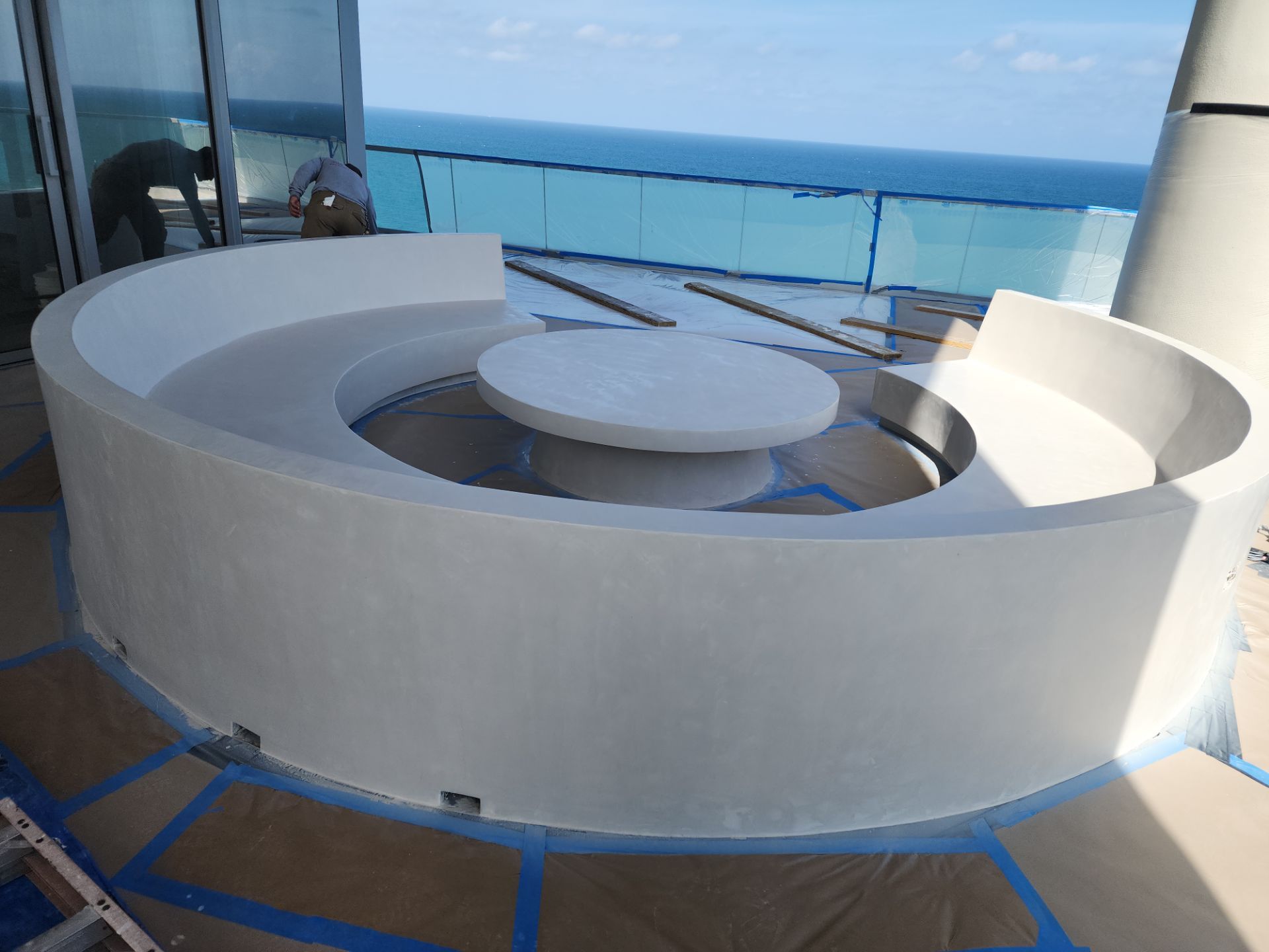 Microtopping over Furniture by Seamless Surfaces