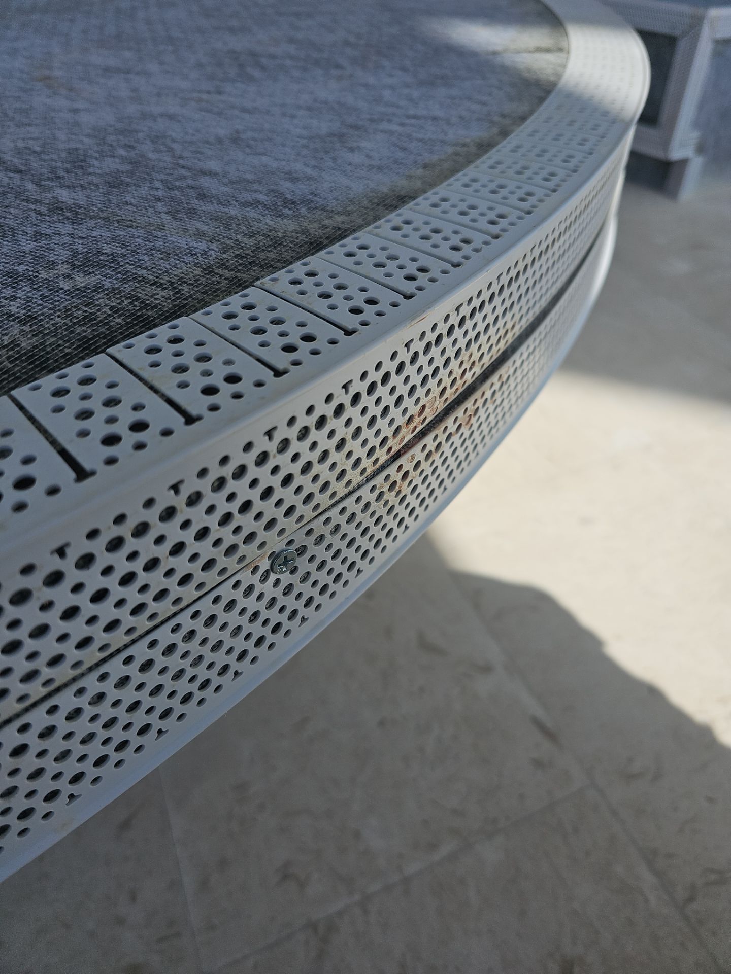 Microtopping over Furniture by Seamless Surfaces