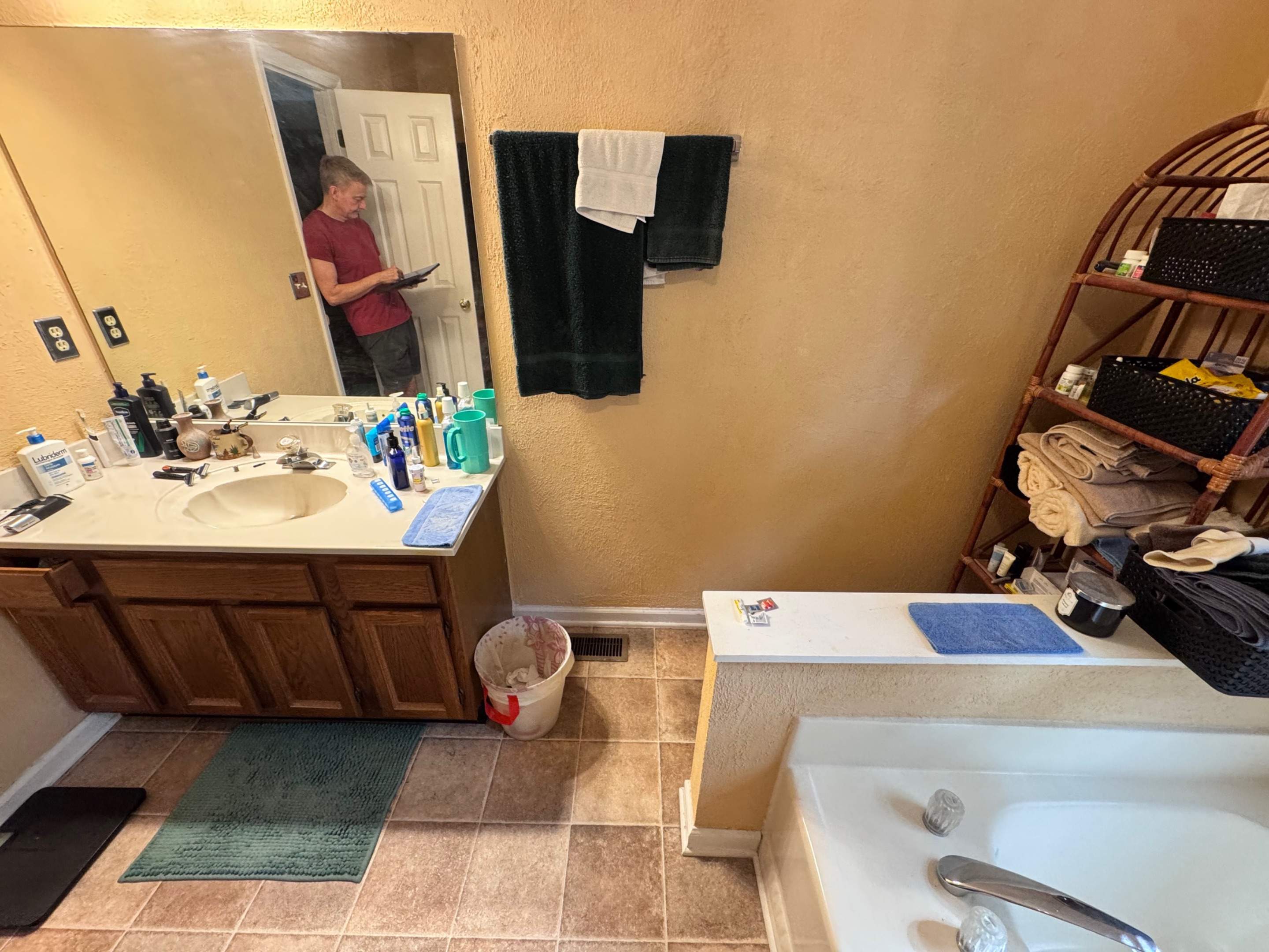 Master bathroom renovation by Prudencio