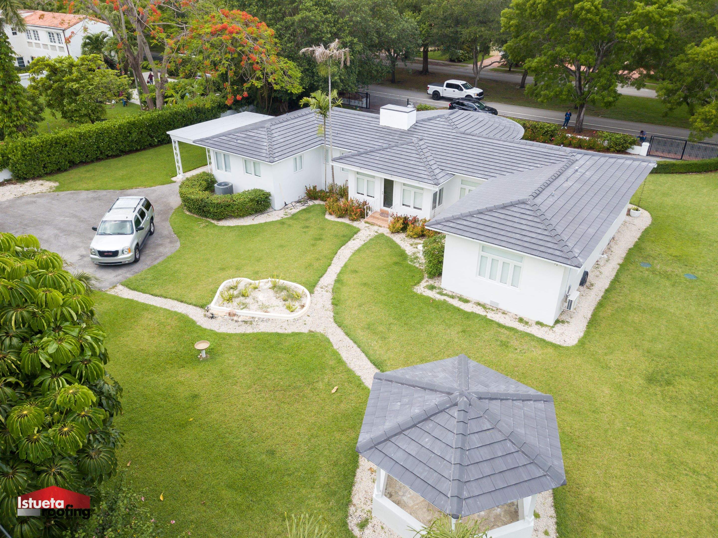 Crown - Windsor Slate - Charcoal Black Blend by Istueta Roofing