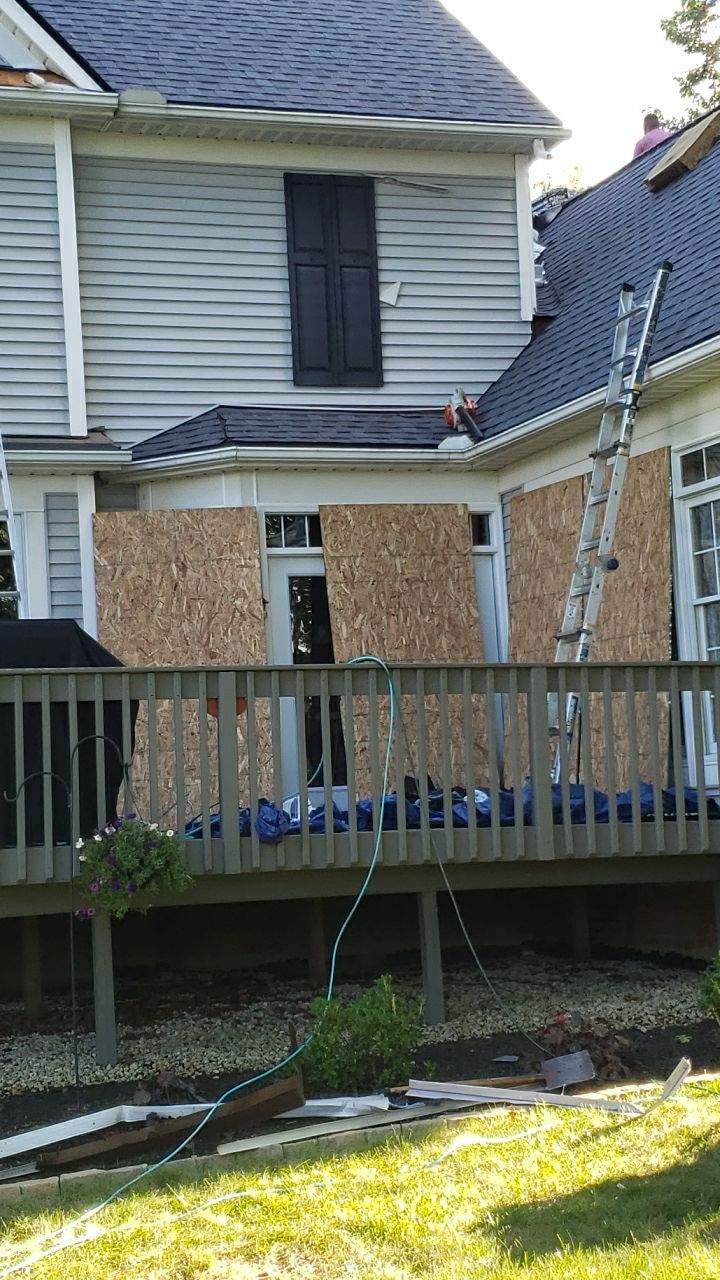 Brand: Atlas Pinnacle Color: Pristine Socthgard Pewter Drip: Black by Eagle Eye Roofing